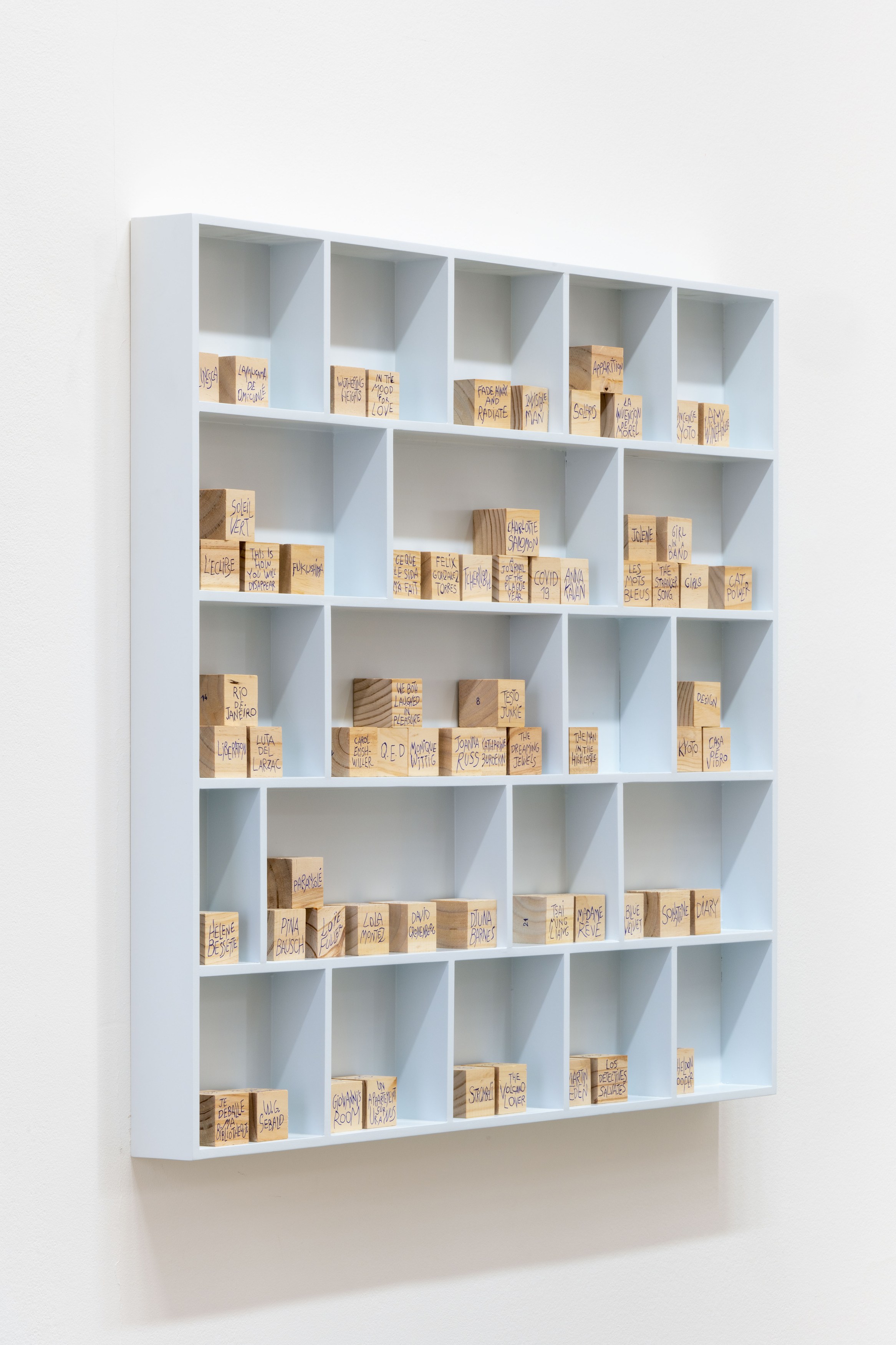 Dominique Gonzalez-Foerster, a chambre humaine & la planète close at Galerie Chantal Crousel, photo 7