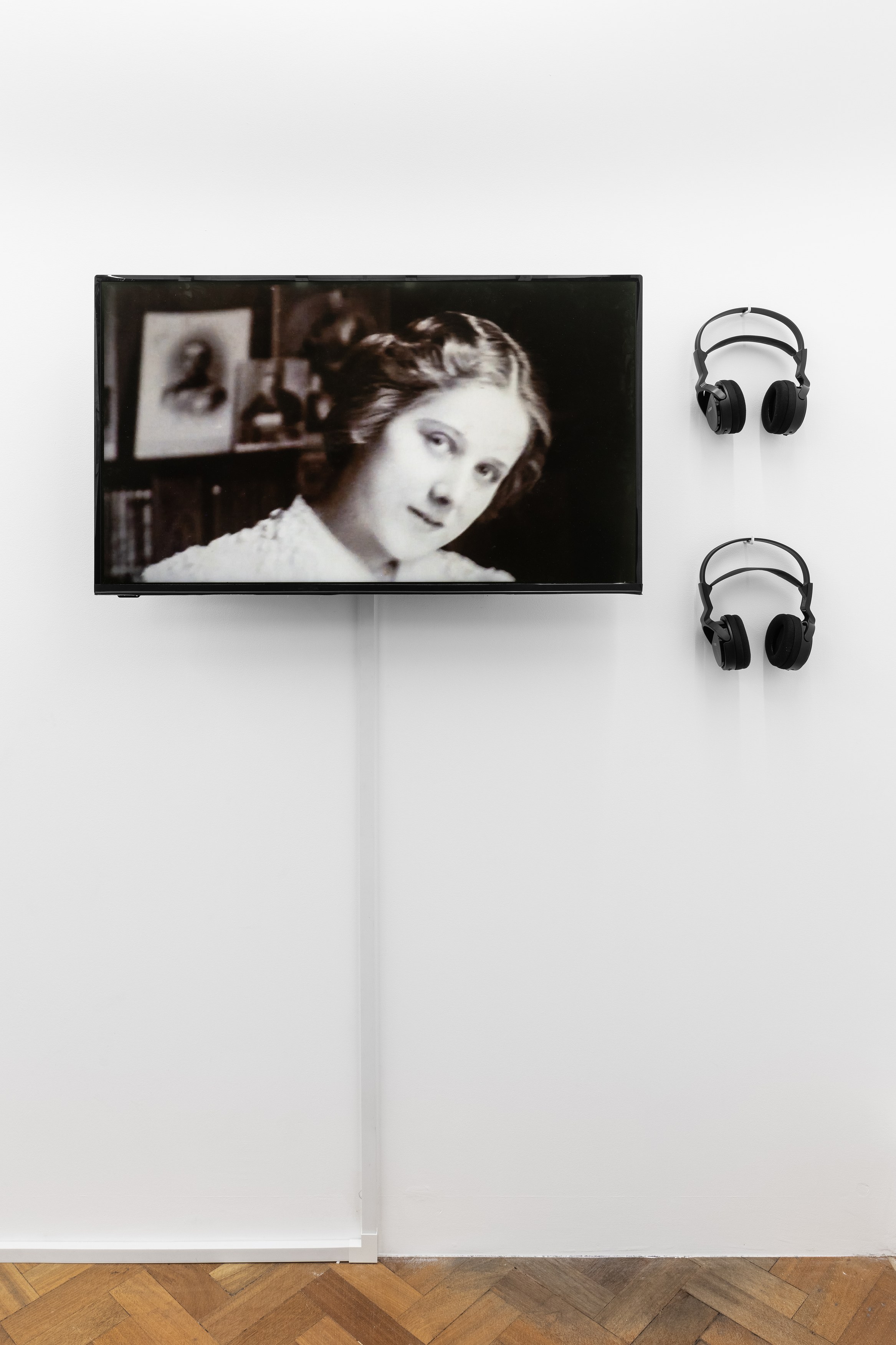 Hannah Quinlan & Rosie Hastings, Disgrace at Arcadia Missa, photo 21