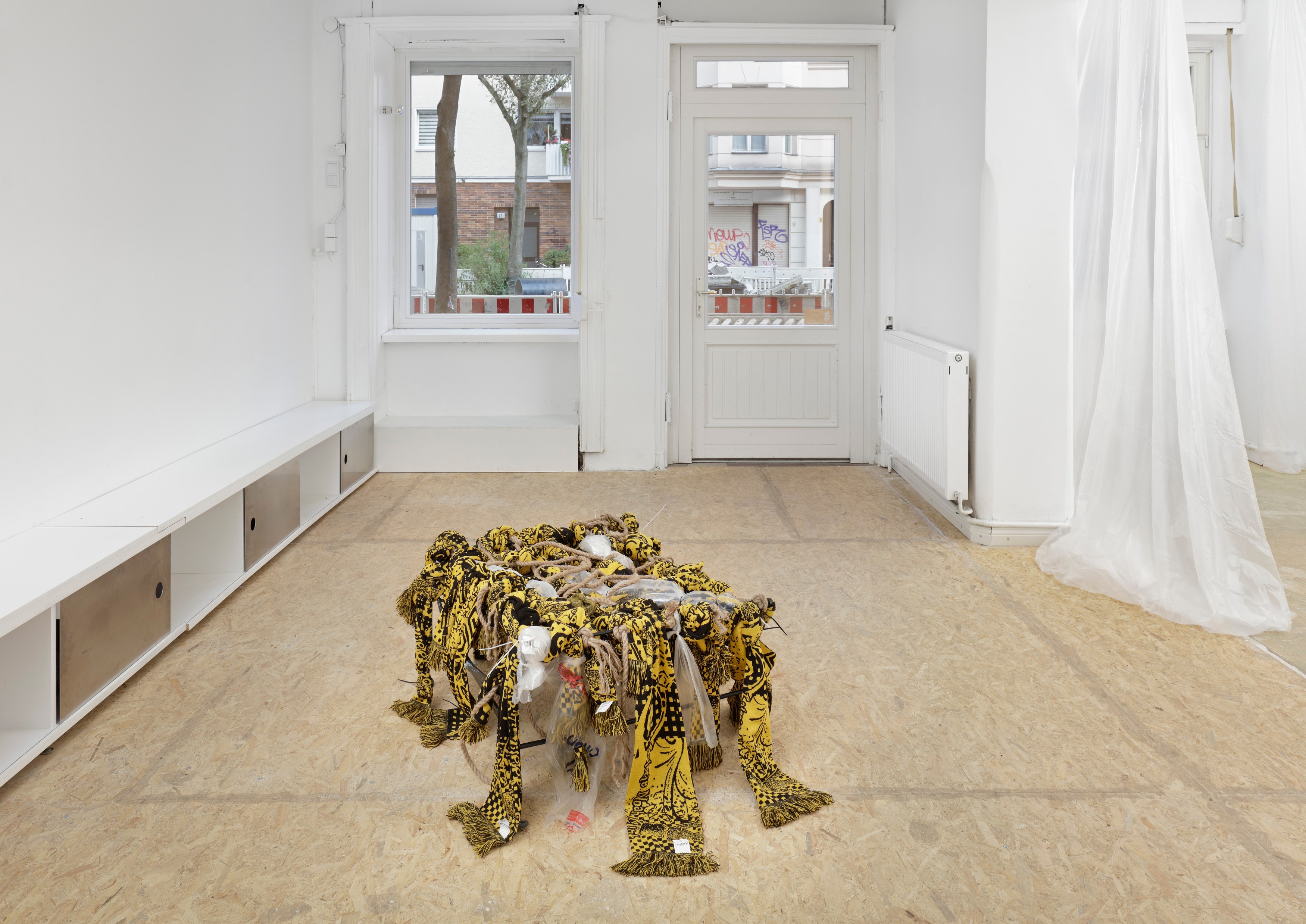 Alison Yip, SOMA TOPIKA at Galerie Noah Klink, photo 2