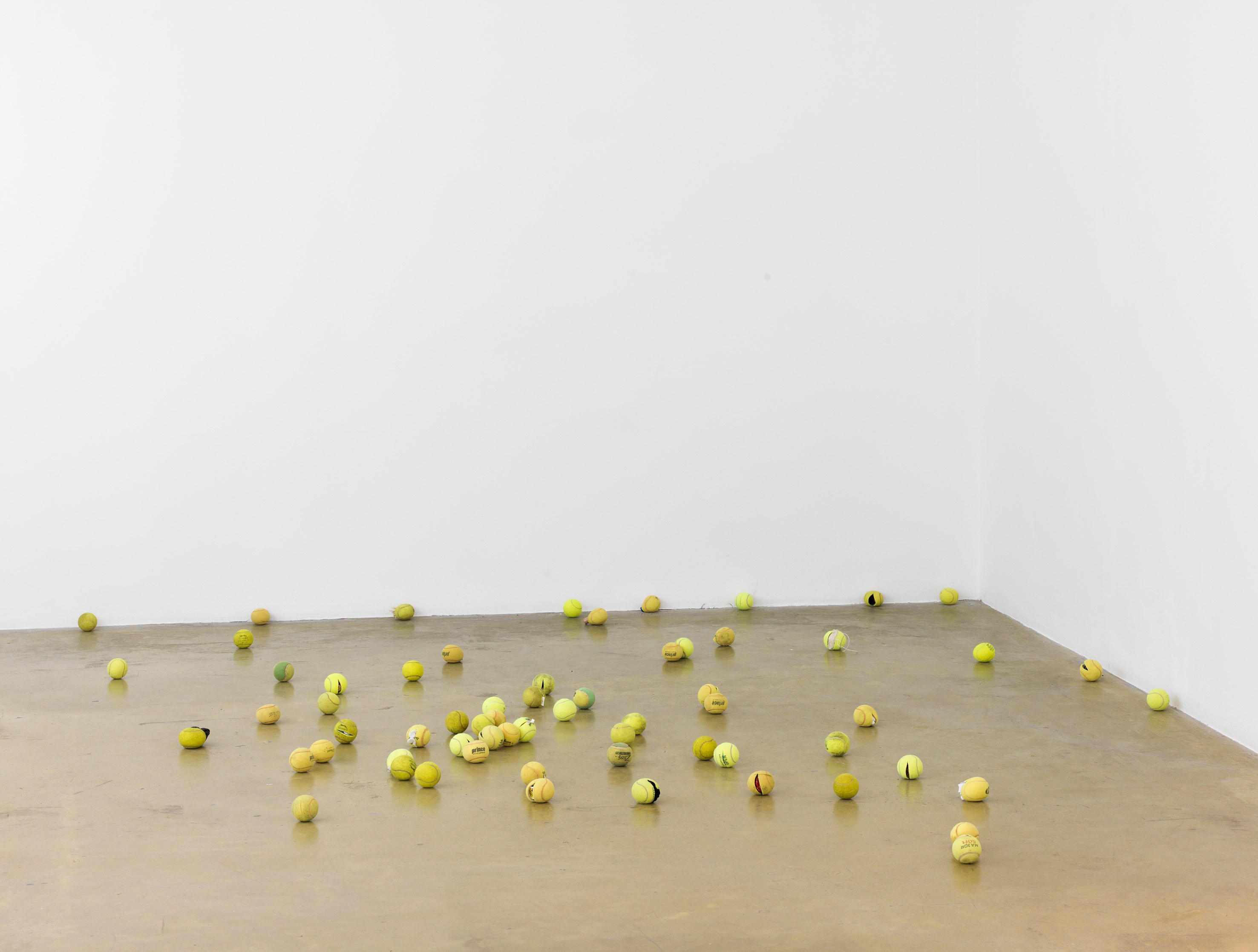 Claire Fontaine, Feux de détresse at Galerie Chantal Crousel, photo 3