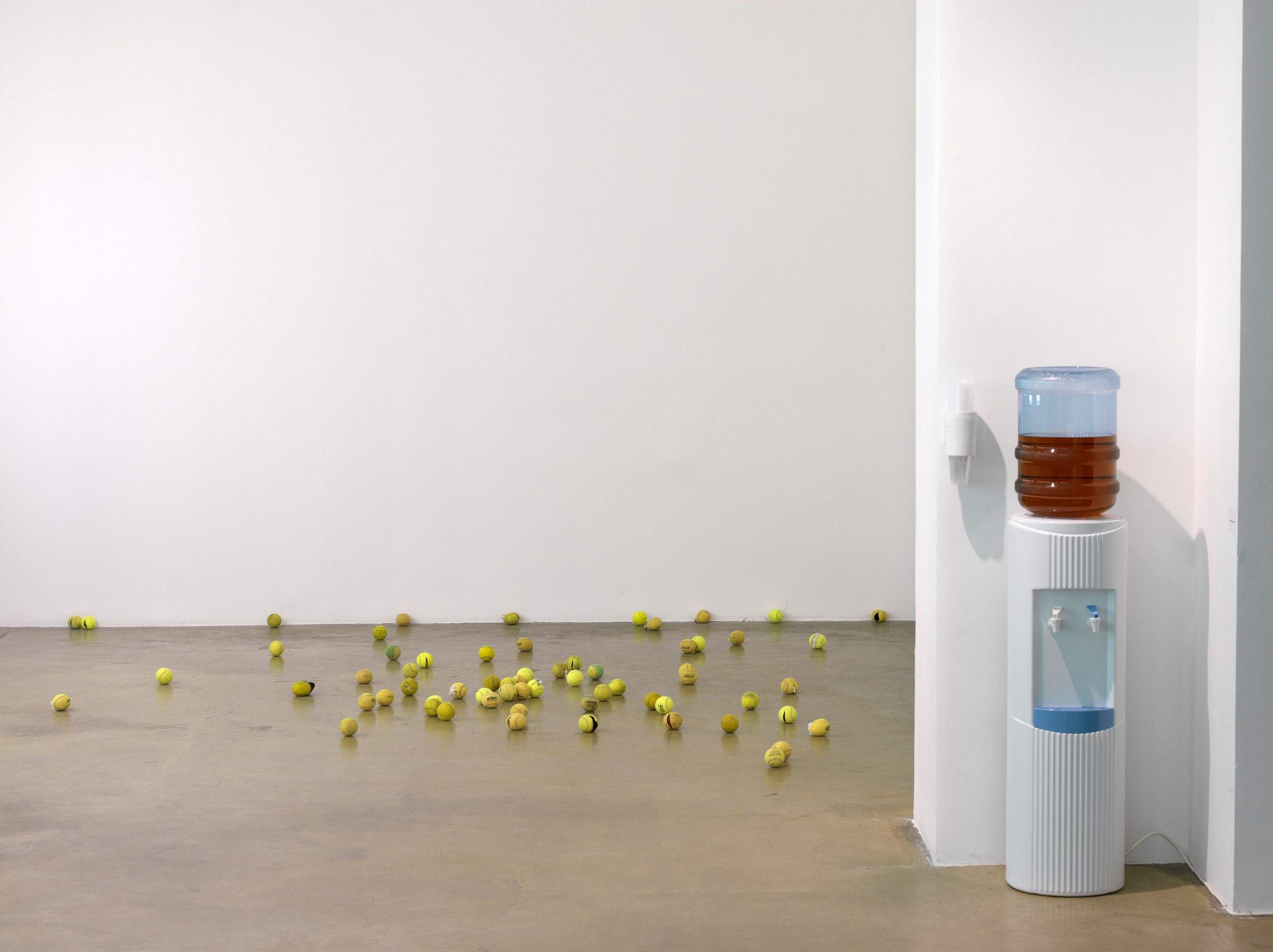 Claire Fontaine, Feux de détresse at Galerie Chantal Crousel, photo 4