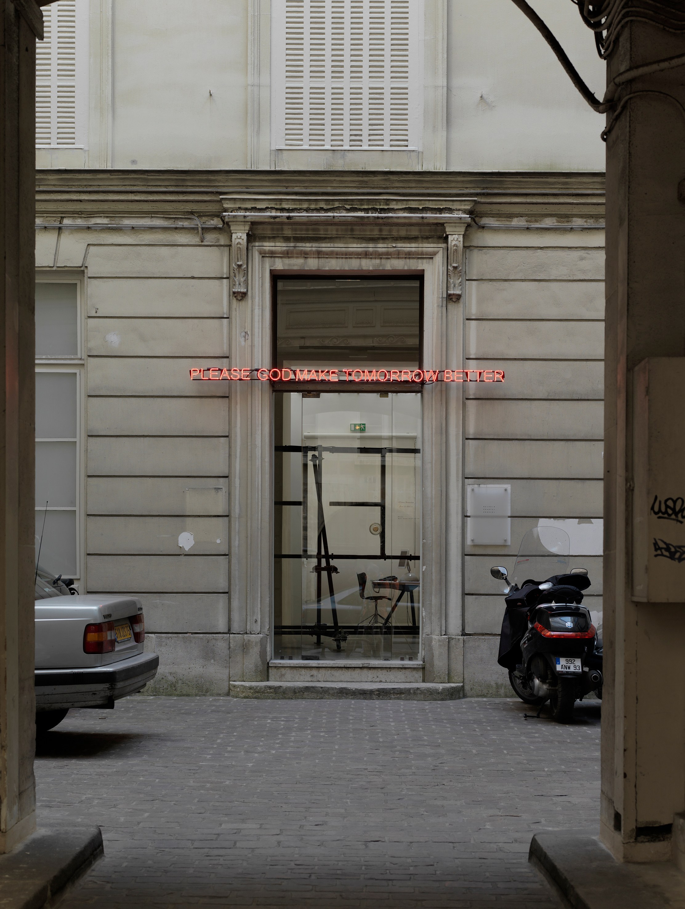 Claire Fontaine, Feux de détresse at Galerie Chantal Crousel, photo 10
