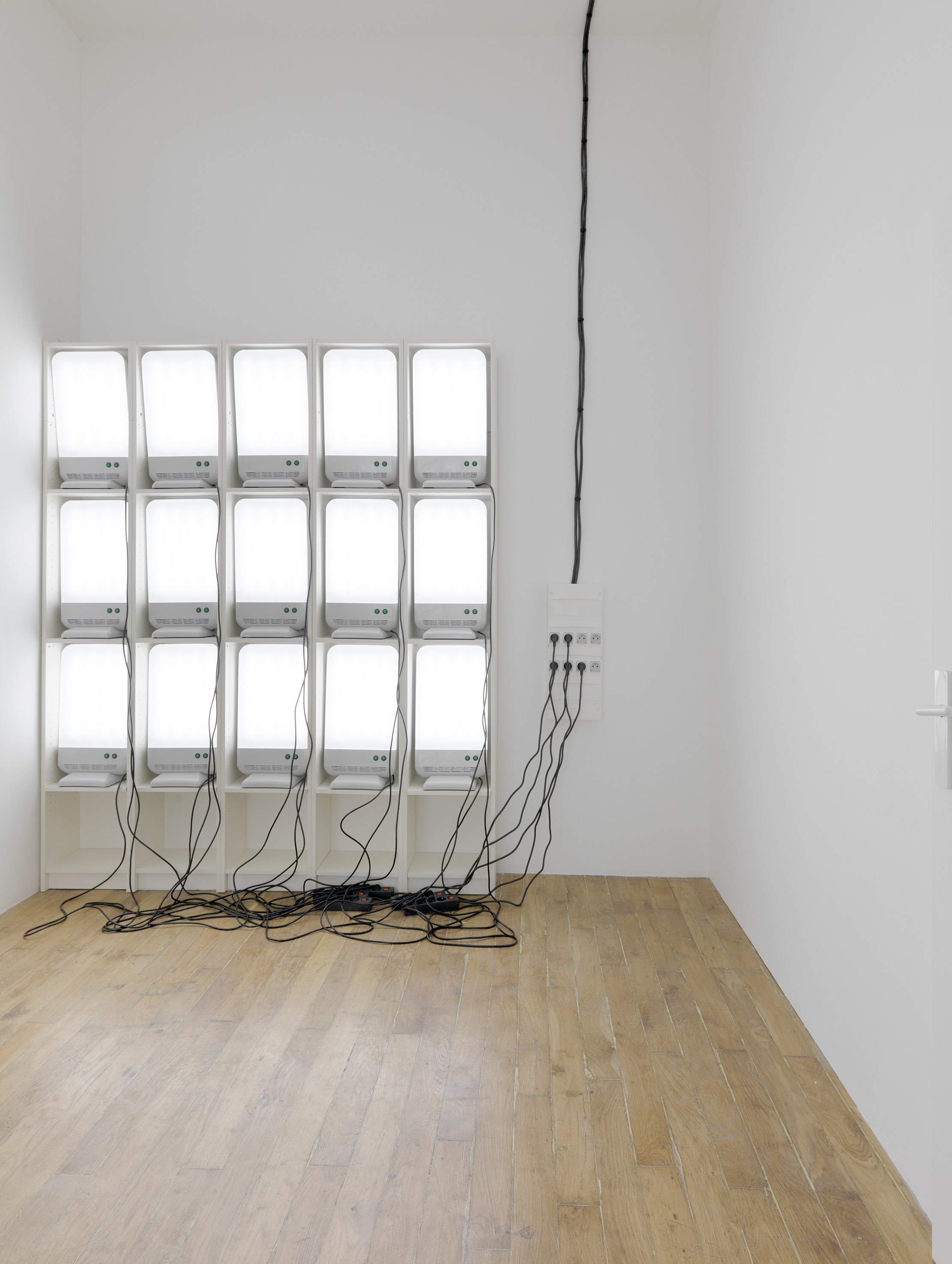 Claire Fontaine, Feux de détresse at Galerie Chantal Crousel, photo 12