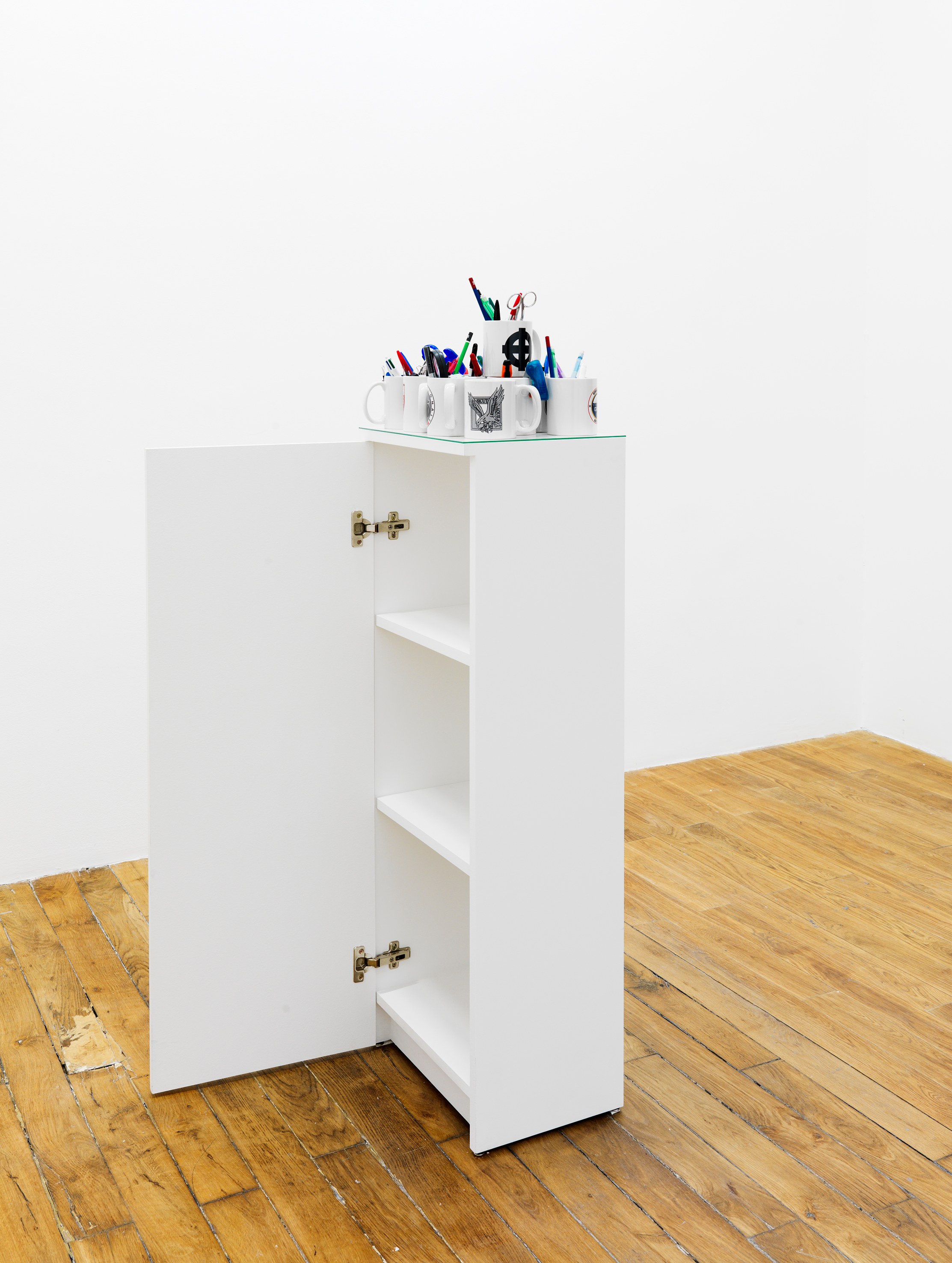 Claire Fontaine, Feux de détresse at Galerie Chantal Crousel, photo 13