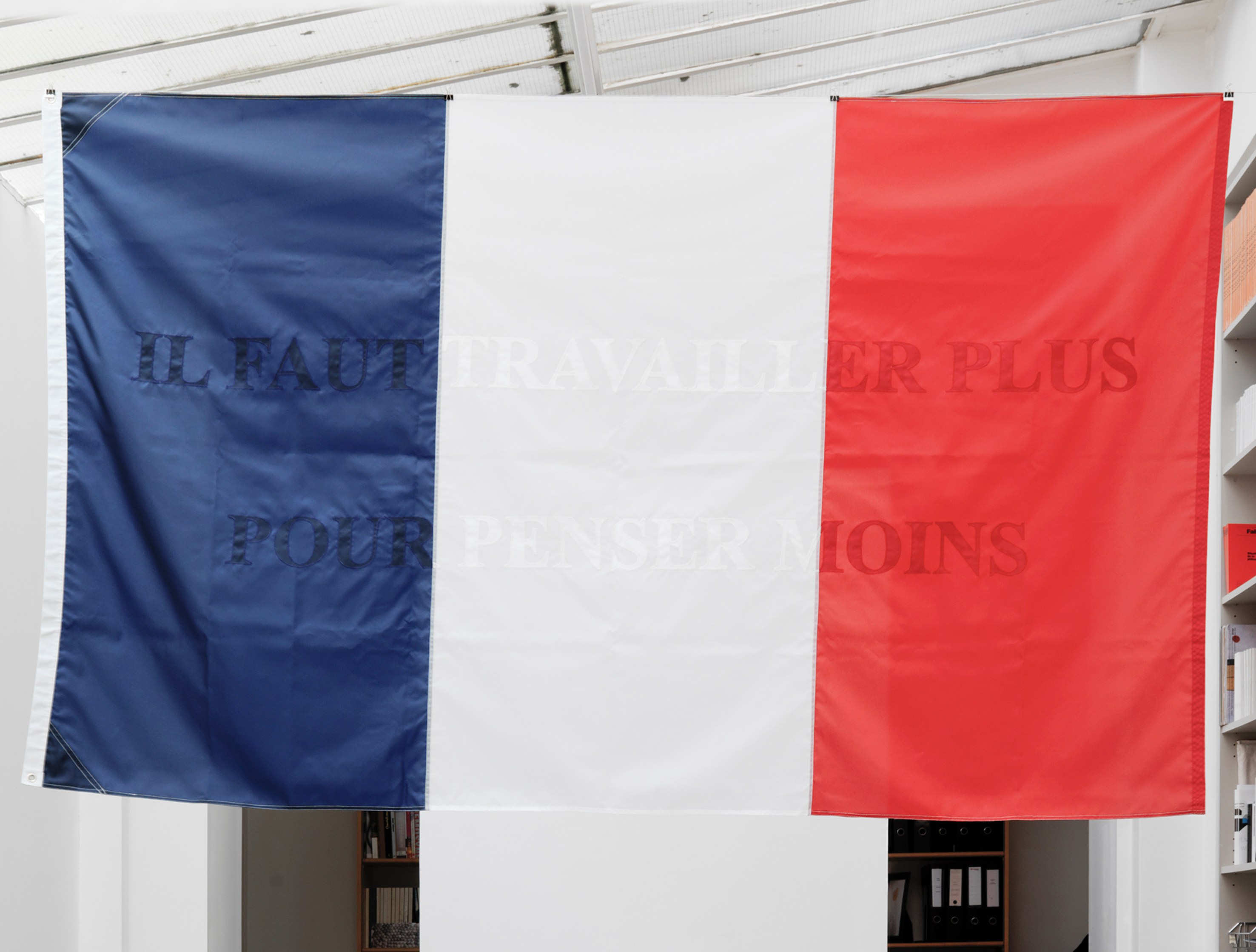 Claire Fontaine, Feux de détresse at Galerie Chantal Crousel, photo 15