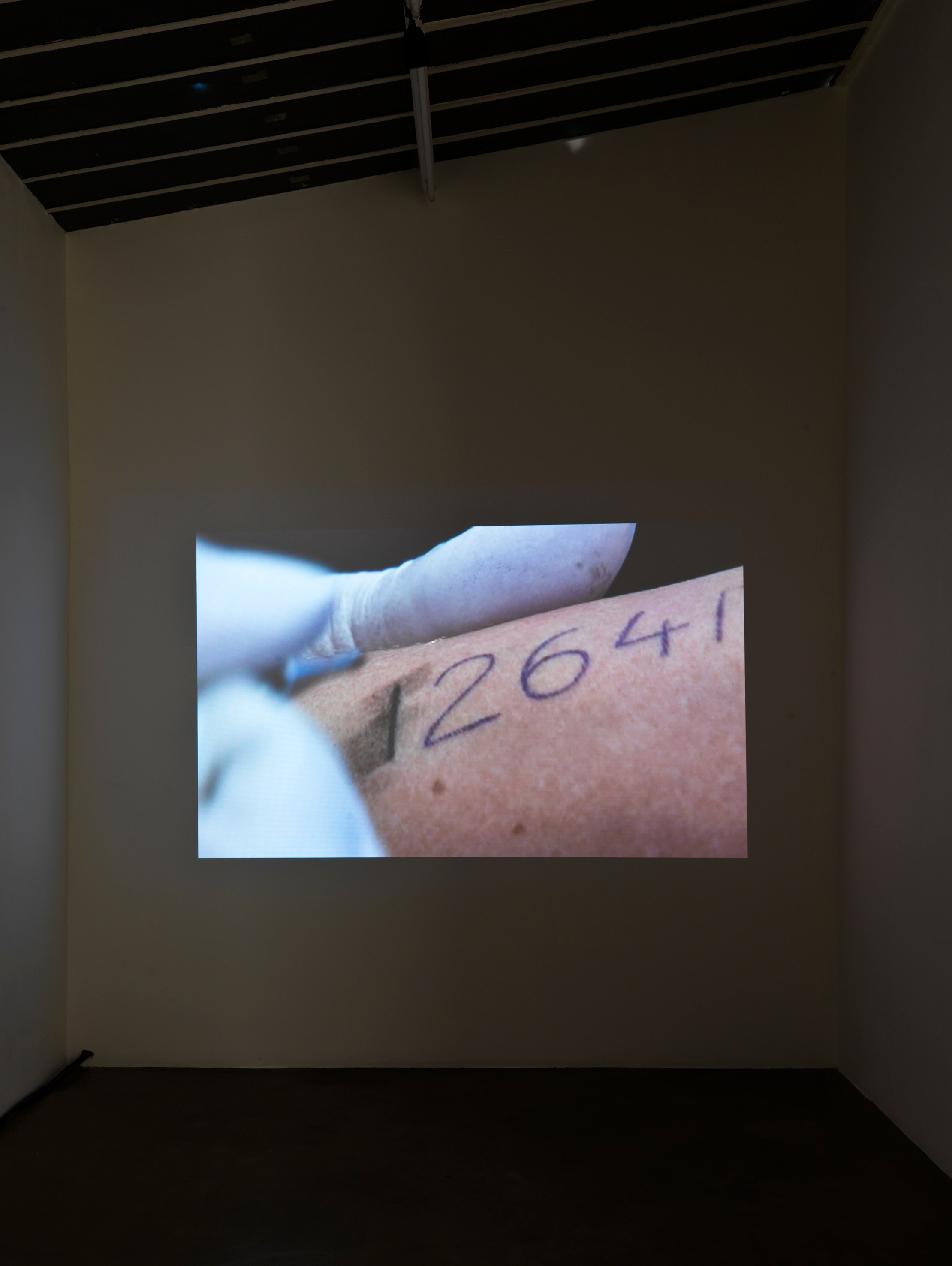 Claire Fontaine, Feux de détresse at Galerie Chantal Crousel, photo 17