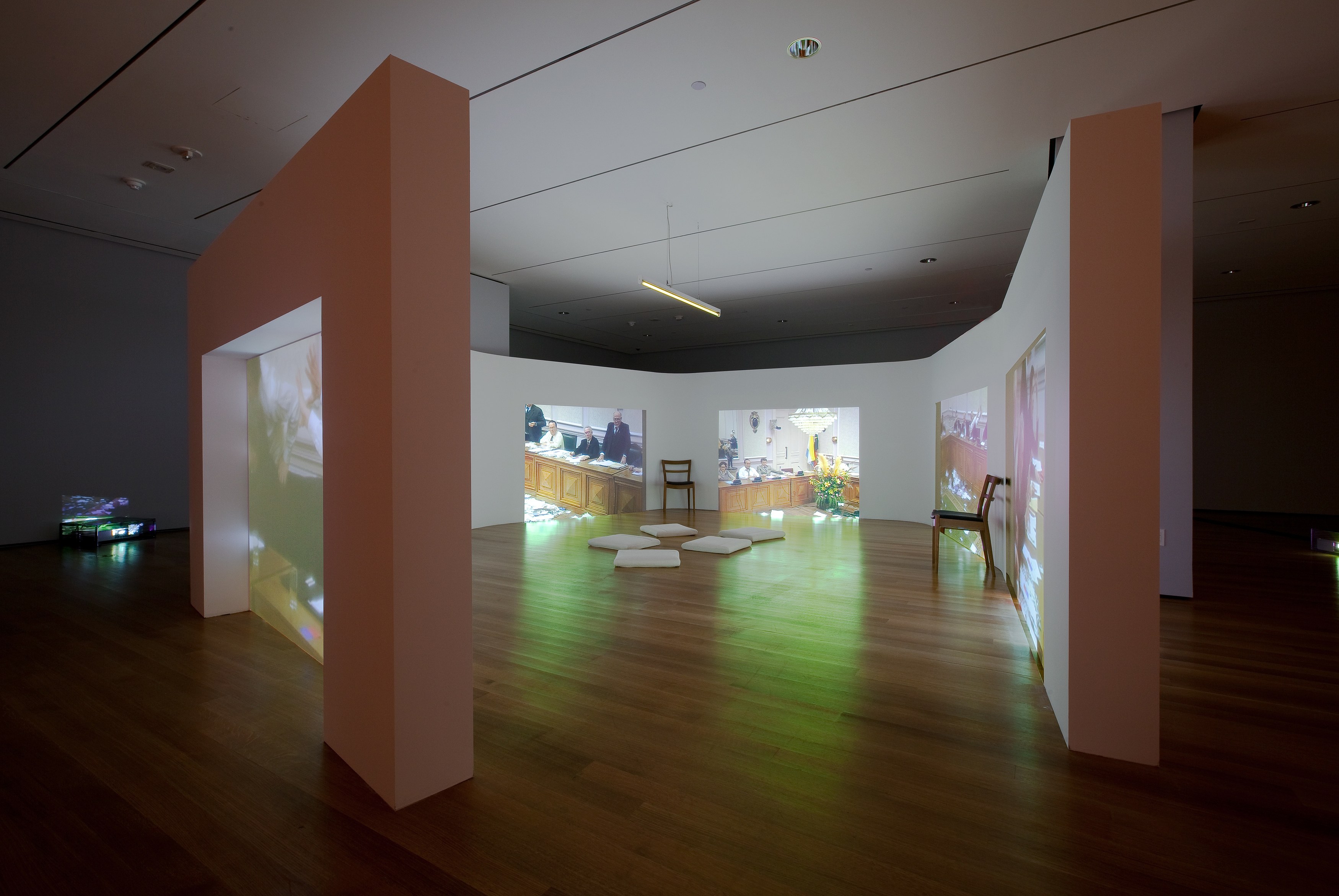 Aernout Mik, Untitled at MoMA PS1, photo 5