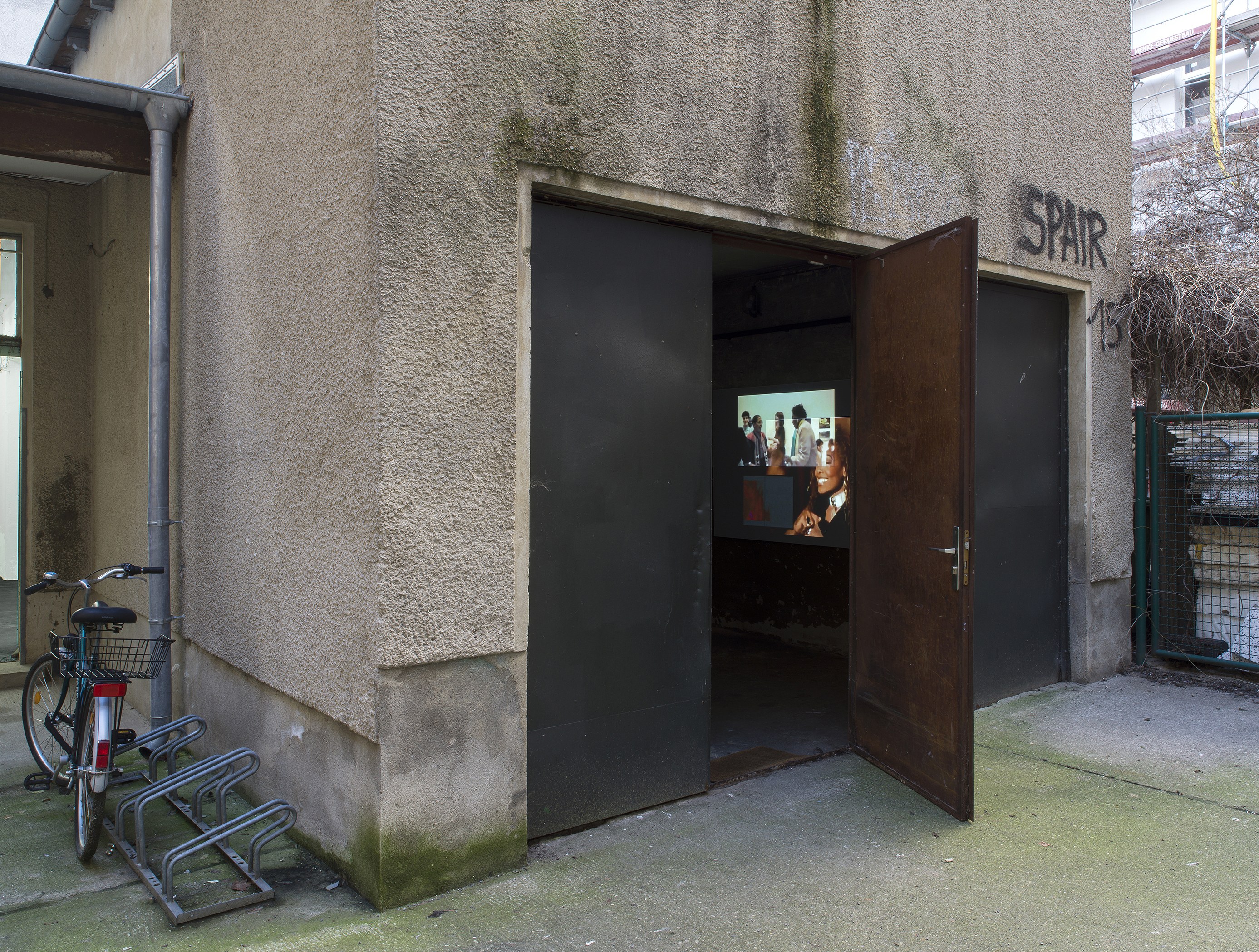 Mit Parallelität von Widersprüchen wird Komplexes missverständlicher, Mit Parallelität von Widersprüchen wird Komplexes missverständlicher at Schiefe Zähne, photo 49