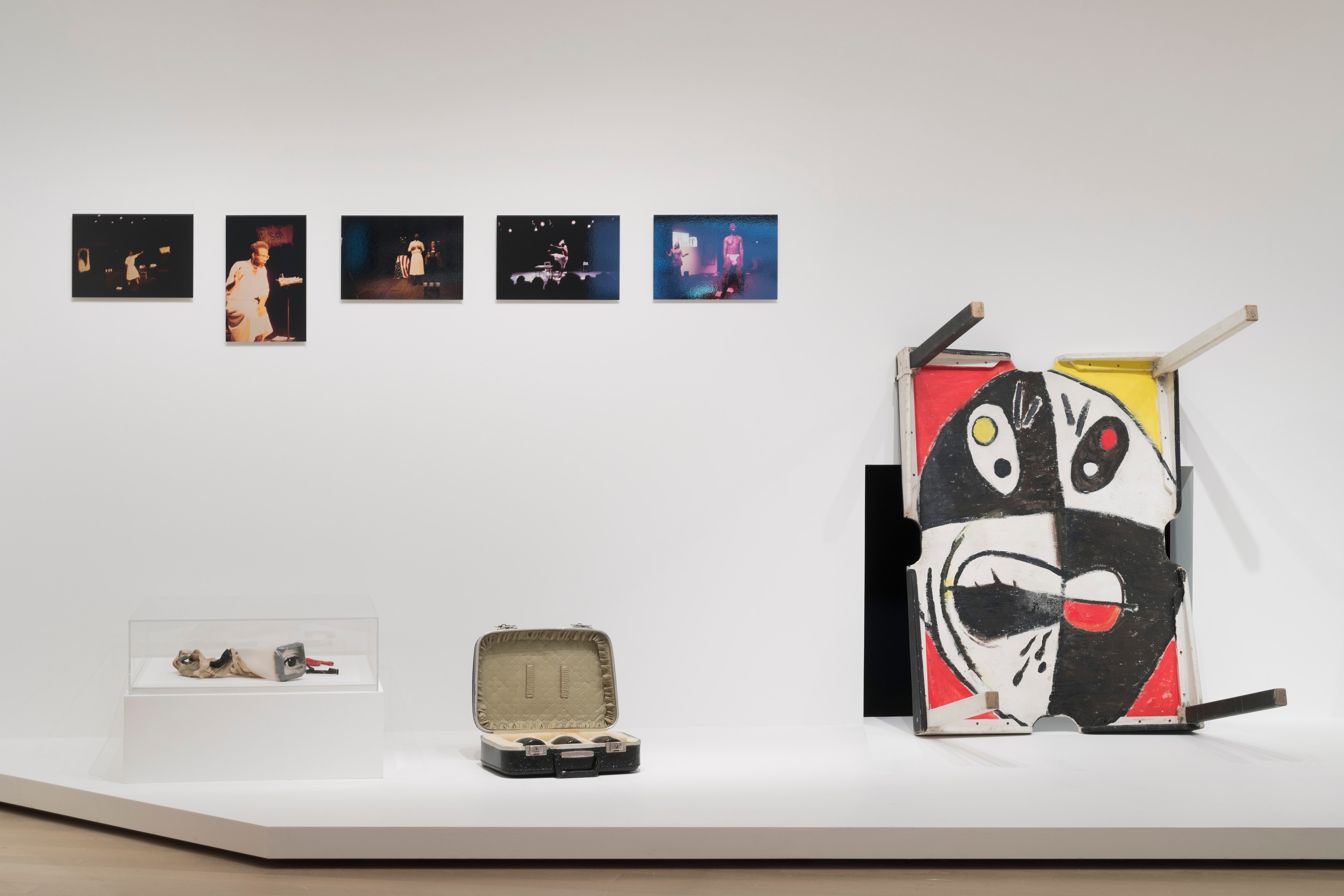 Pope.L, Between A Figure and A Letter at Schinkel Pavillon, photo 5