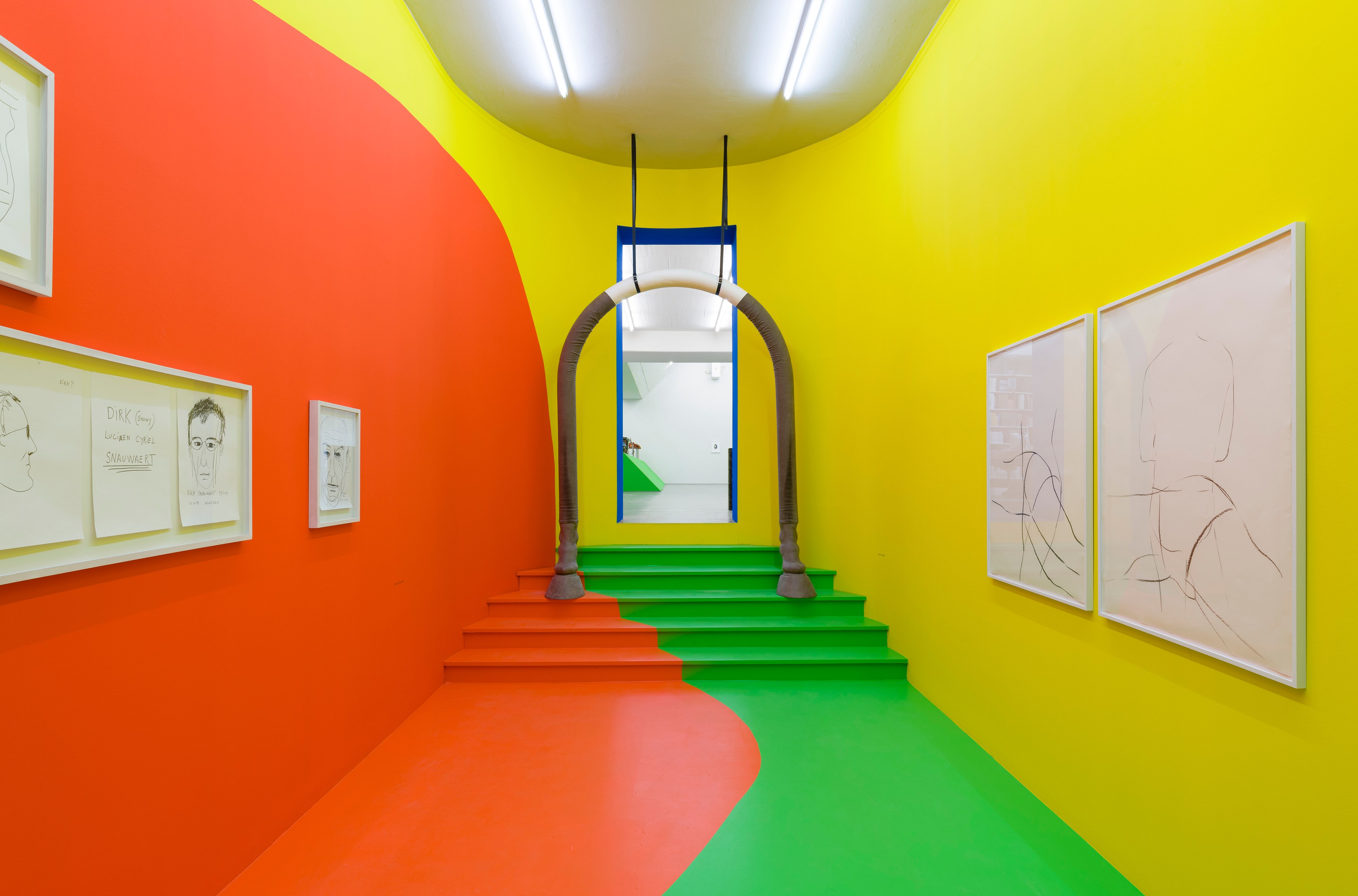 Standing, Standing at Carlier Gebauer, photo 3