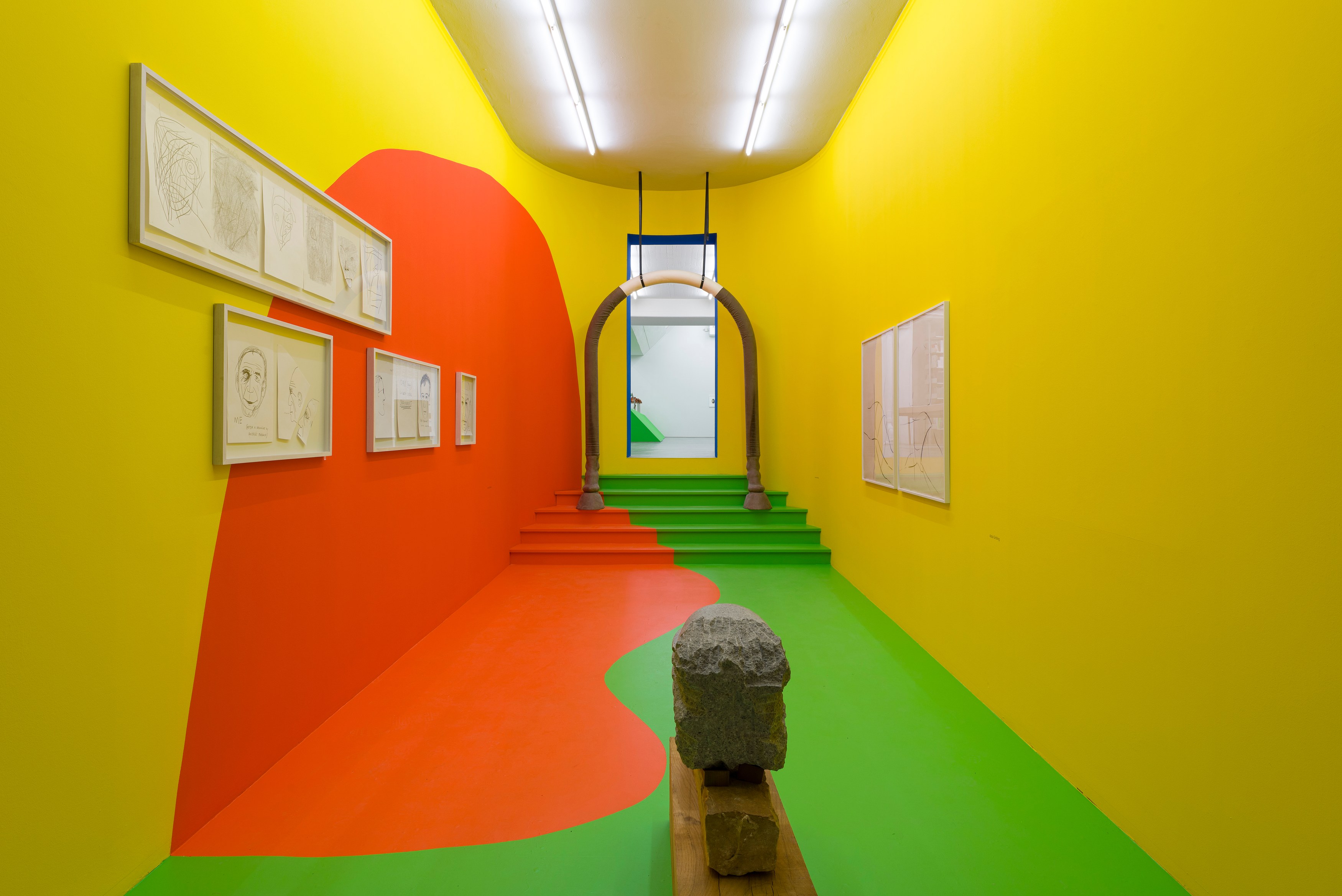 Standing, Standing at Carlier Gebauer, photo 2