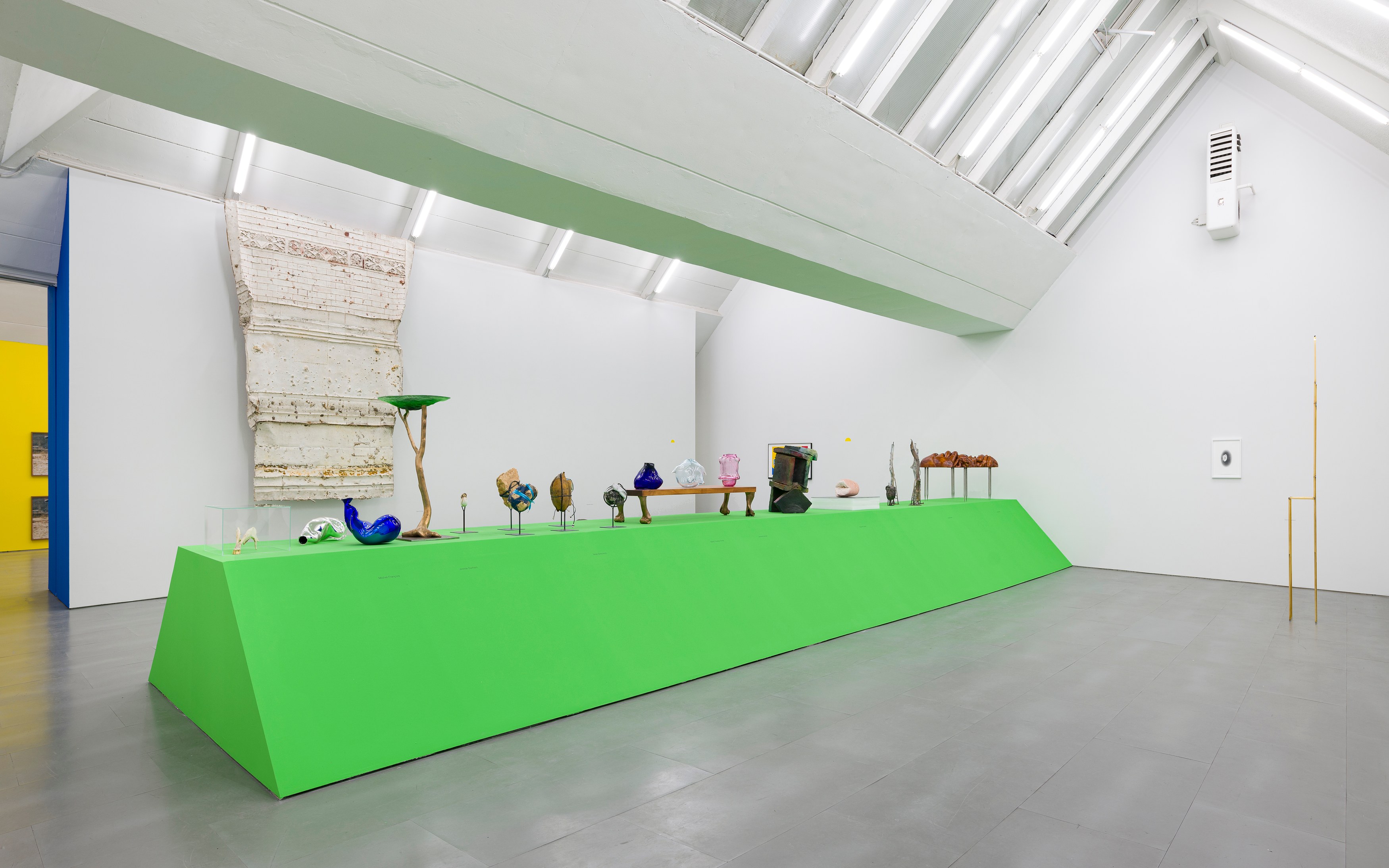 Standing, Standing at Carlier Gebauer, photo 6
