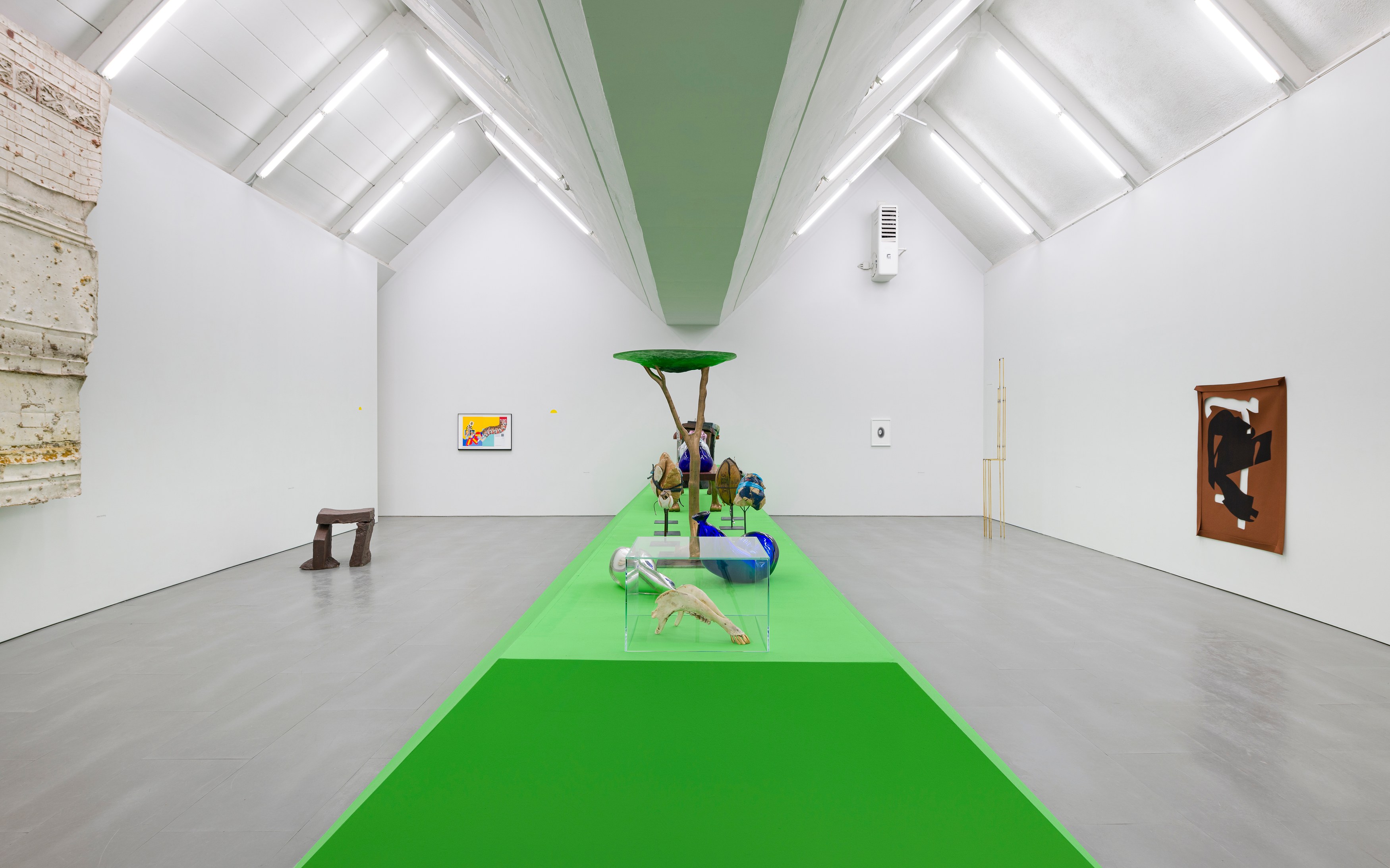 Standing, Standing at Carlier Gebauer, photo 11