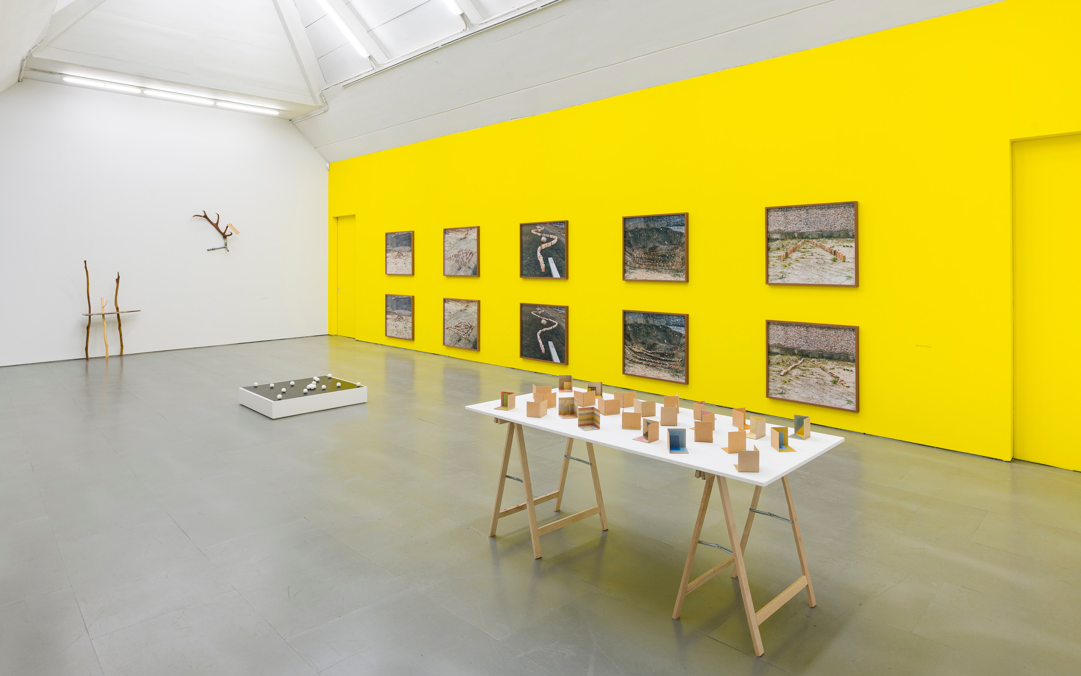 Standing, Standing at Carlier Gebauer, photo 15