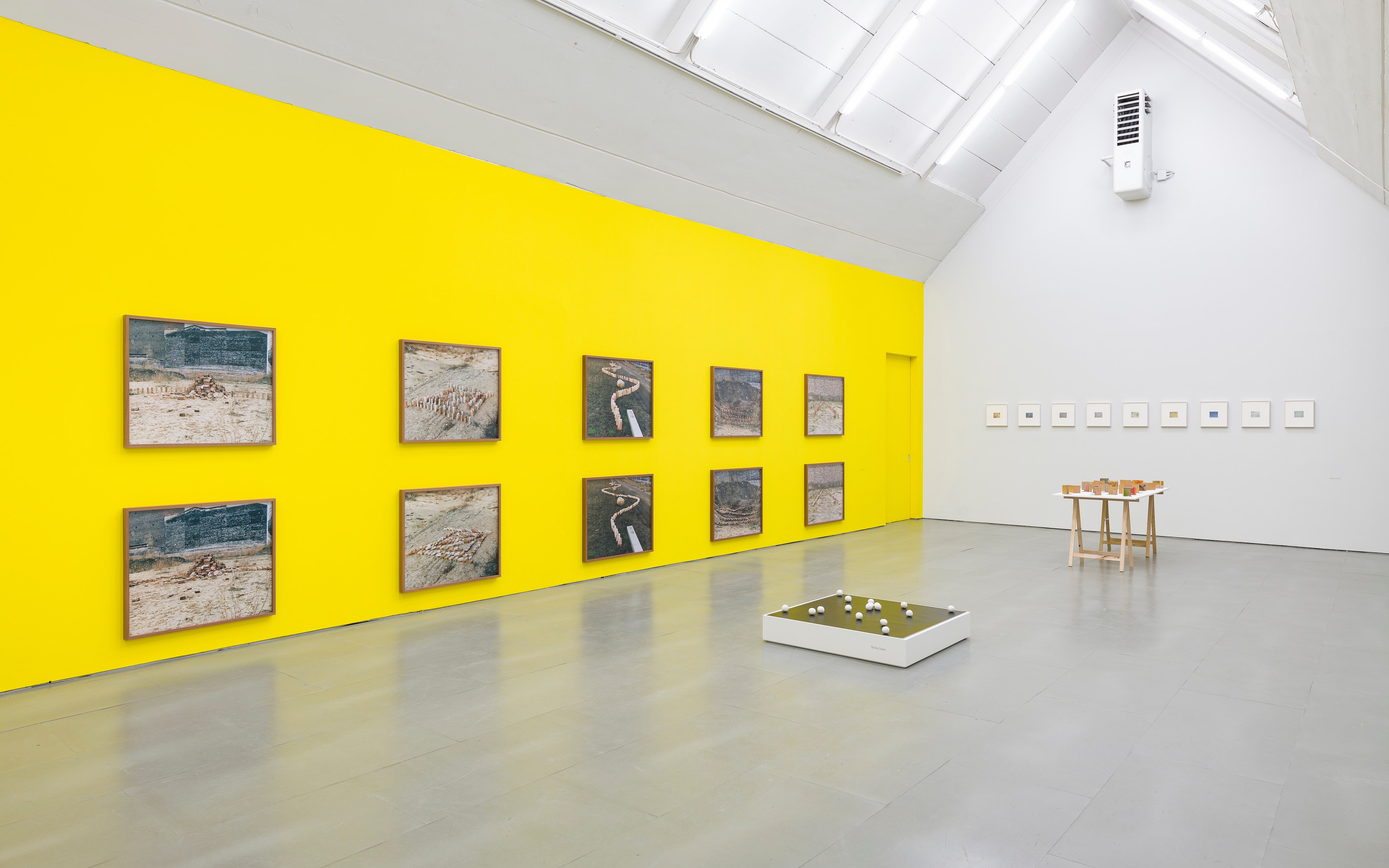 Standing, Standing at Carlier Gebauer, photo 16