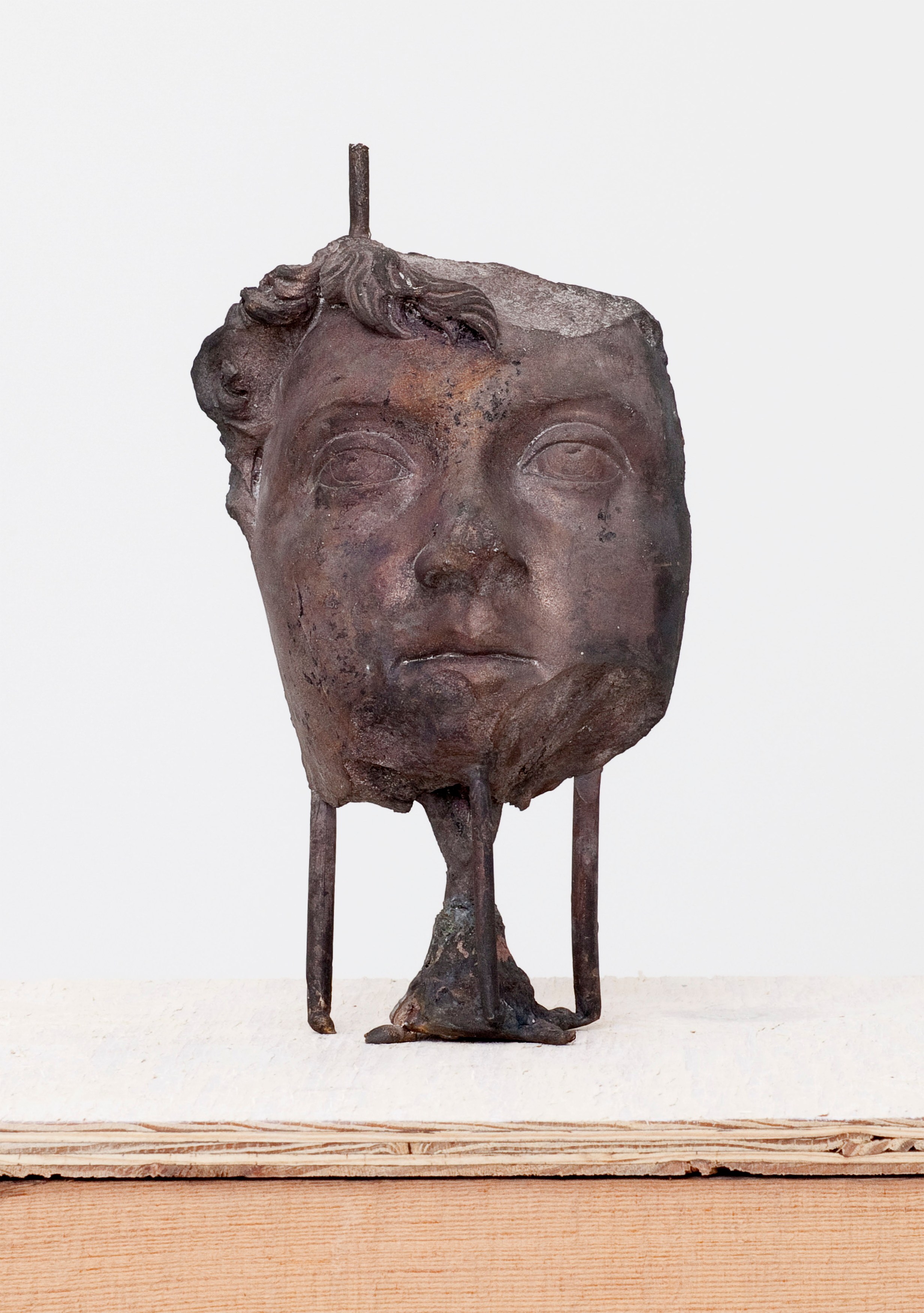 Standing, Standing at Carlier Gebauer, photo 23