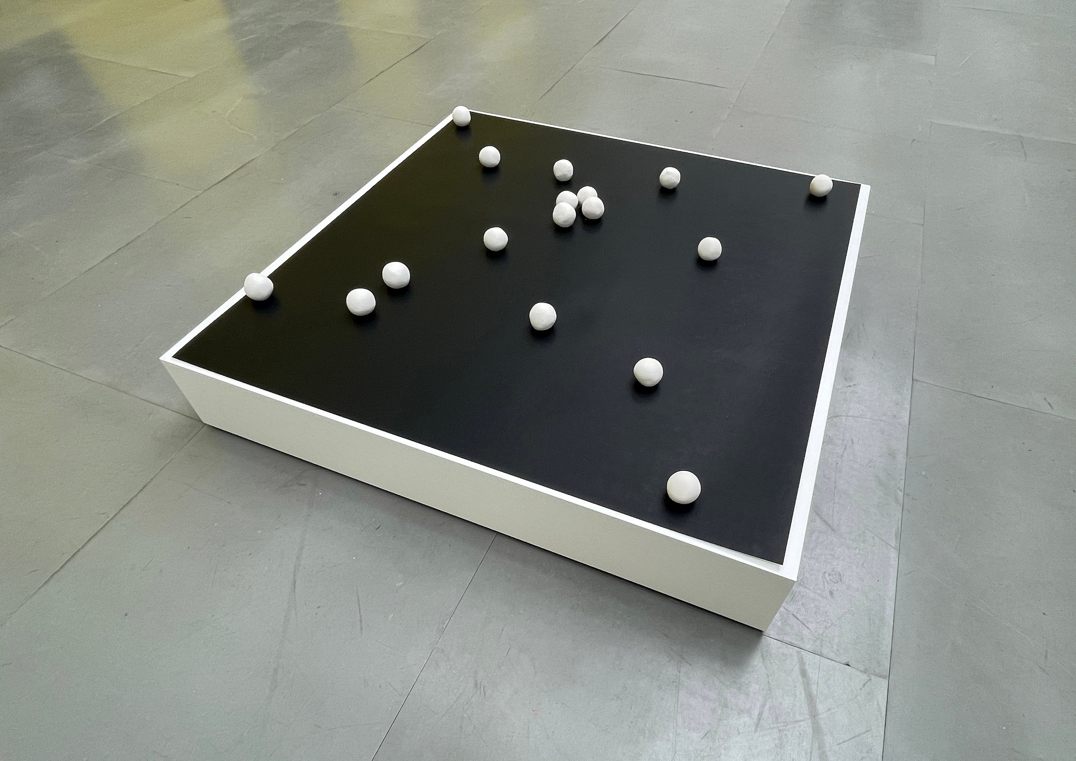 Standing, Standing at Carlier Gebauer, photo 41