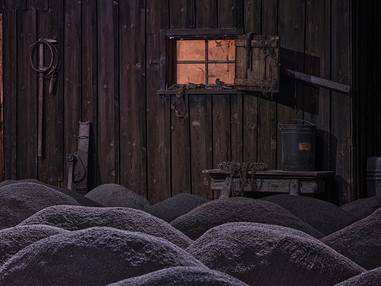 Robert Kuśmirowski Contemporary Art Library