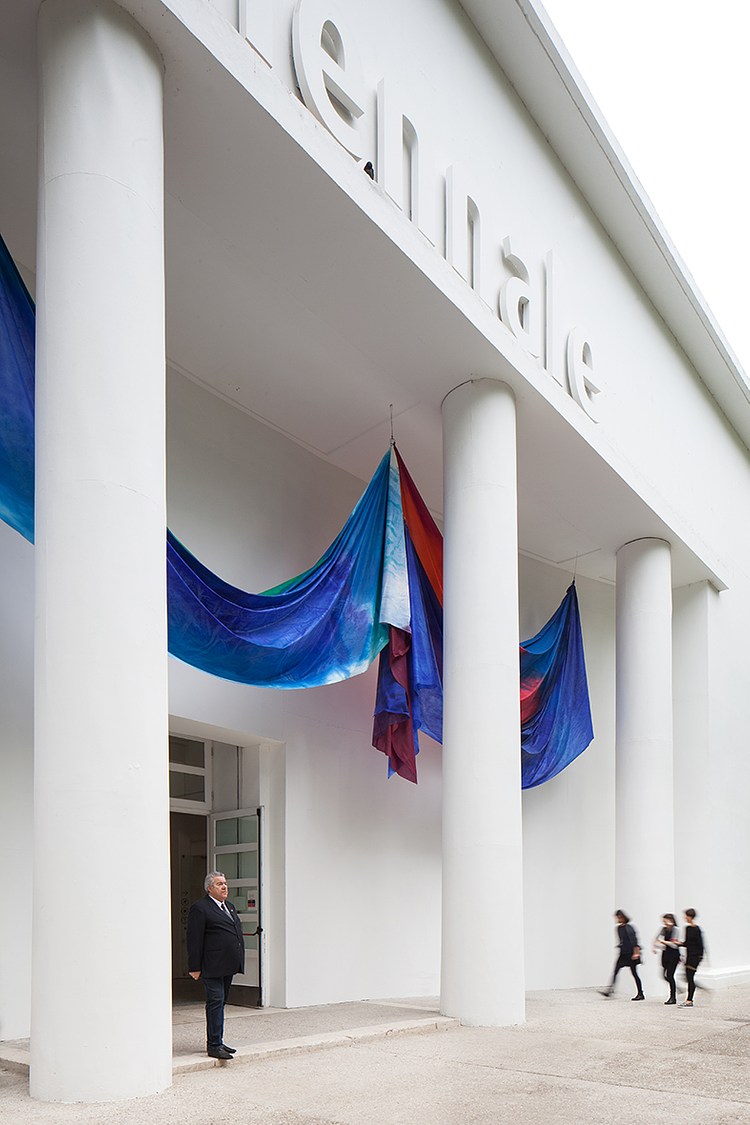 Sam Gilliam Contemporary Art Library