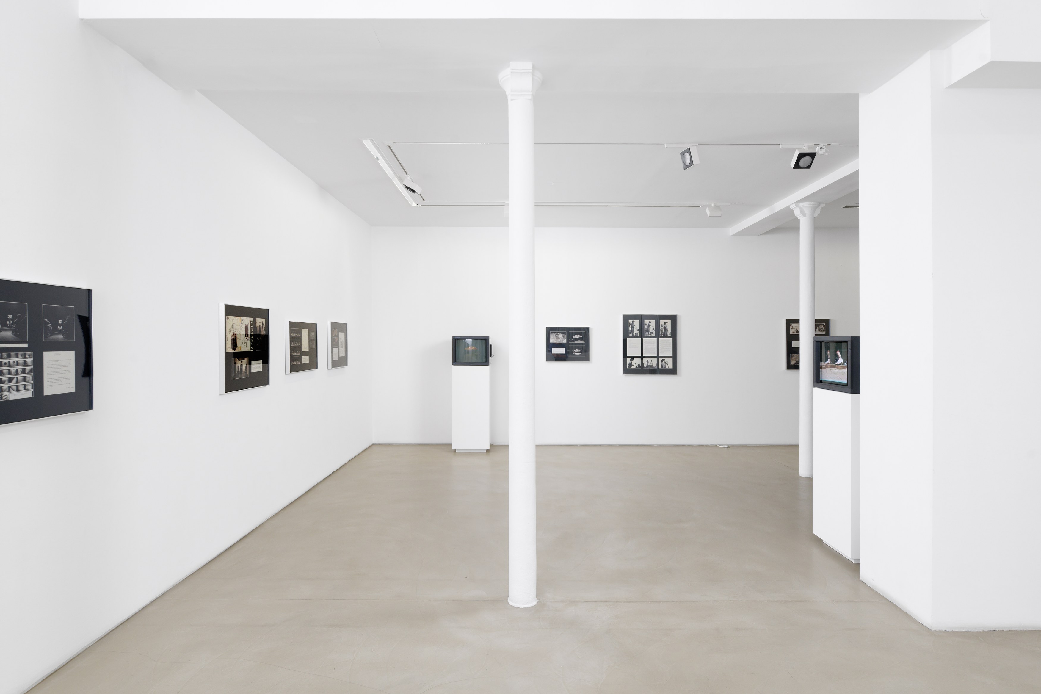 Mona Hatoum, Performance Documents 1980-1987/2013 at Galerie Chantal Crousel, photo 5