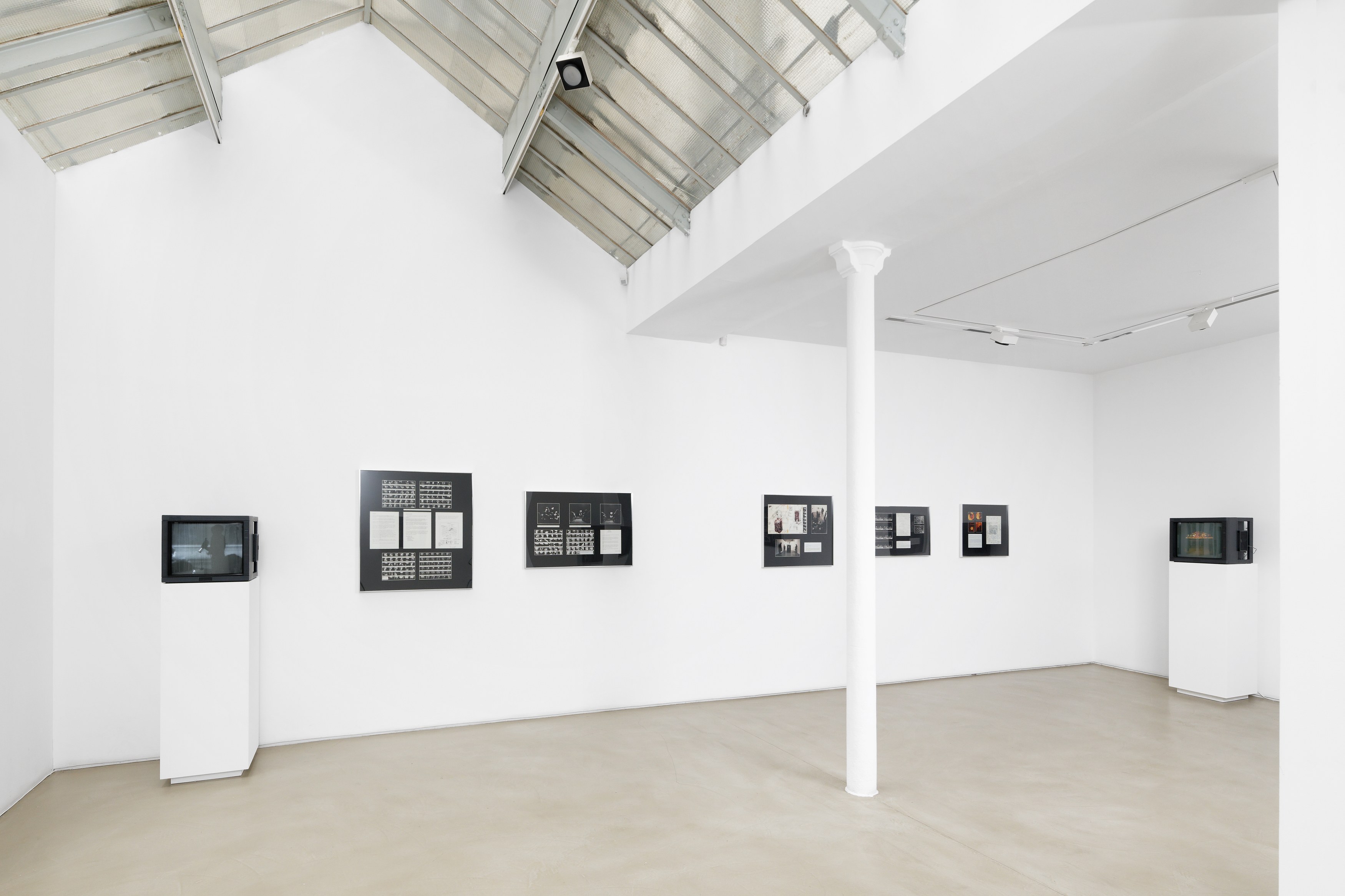 Mona Hatoum, Performance Documents 1980-1987/2013 at Galerie Chantal Crousel, photo 4
