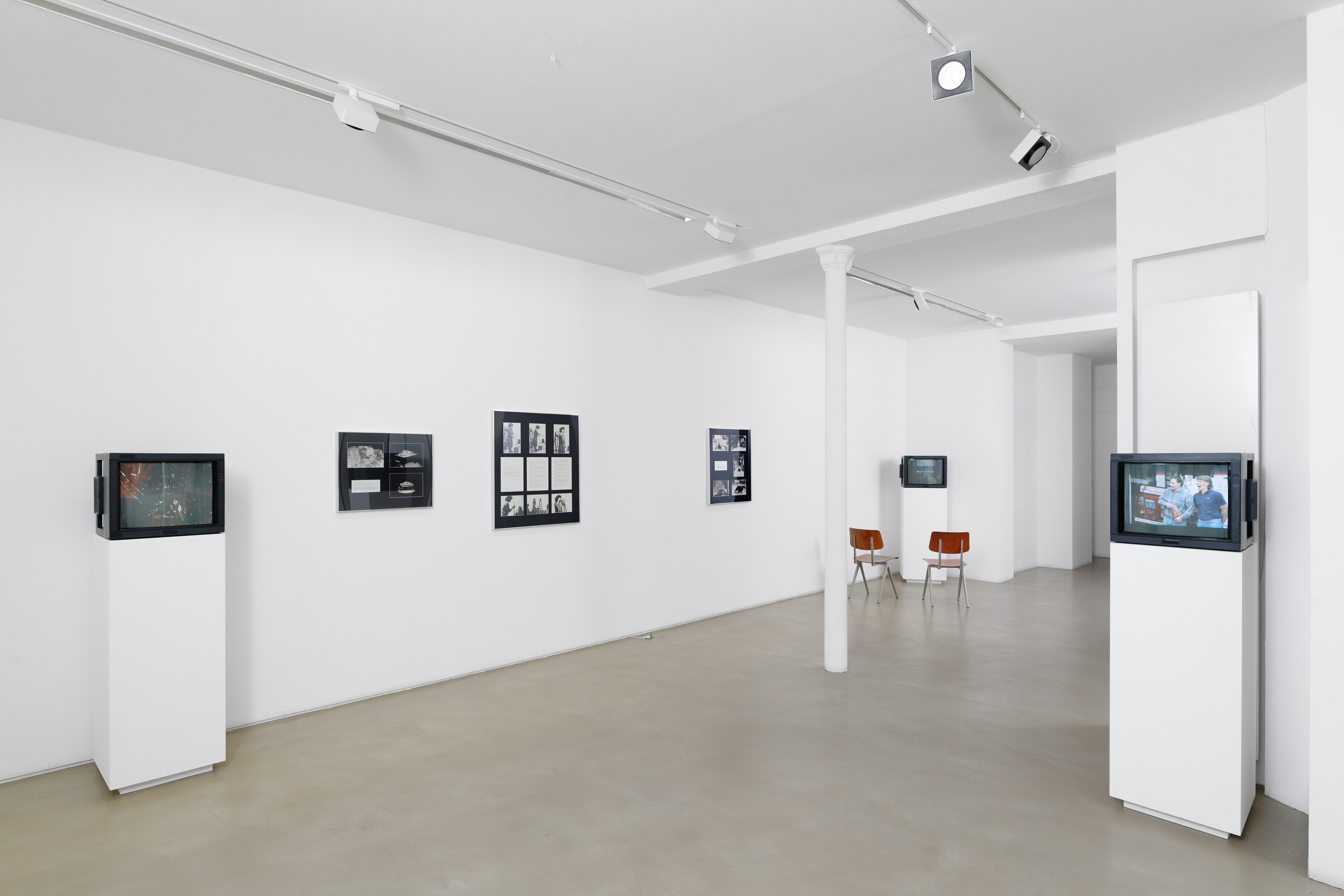 Mona Hatoum, Performance Documents 1980-1987/2013 at Galerie Chantal Crousel, photo 6