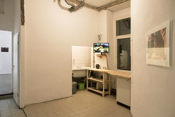 Image 2 of 18