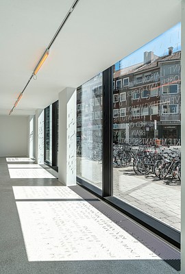 Image 3 of 28