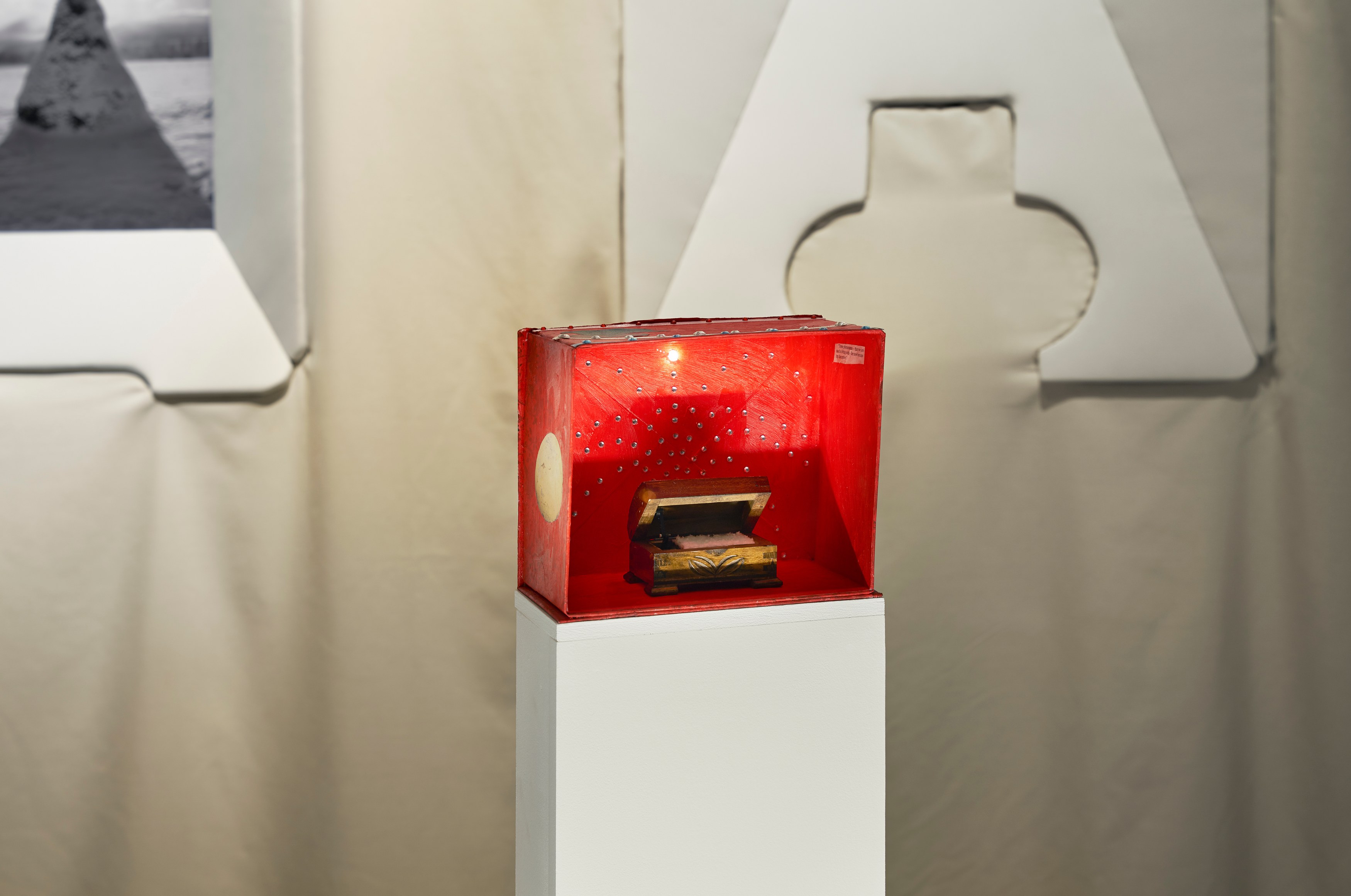 Georgina Hill, Maximilian Schmoetzer, Mystery Box at New Toni, photo 6