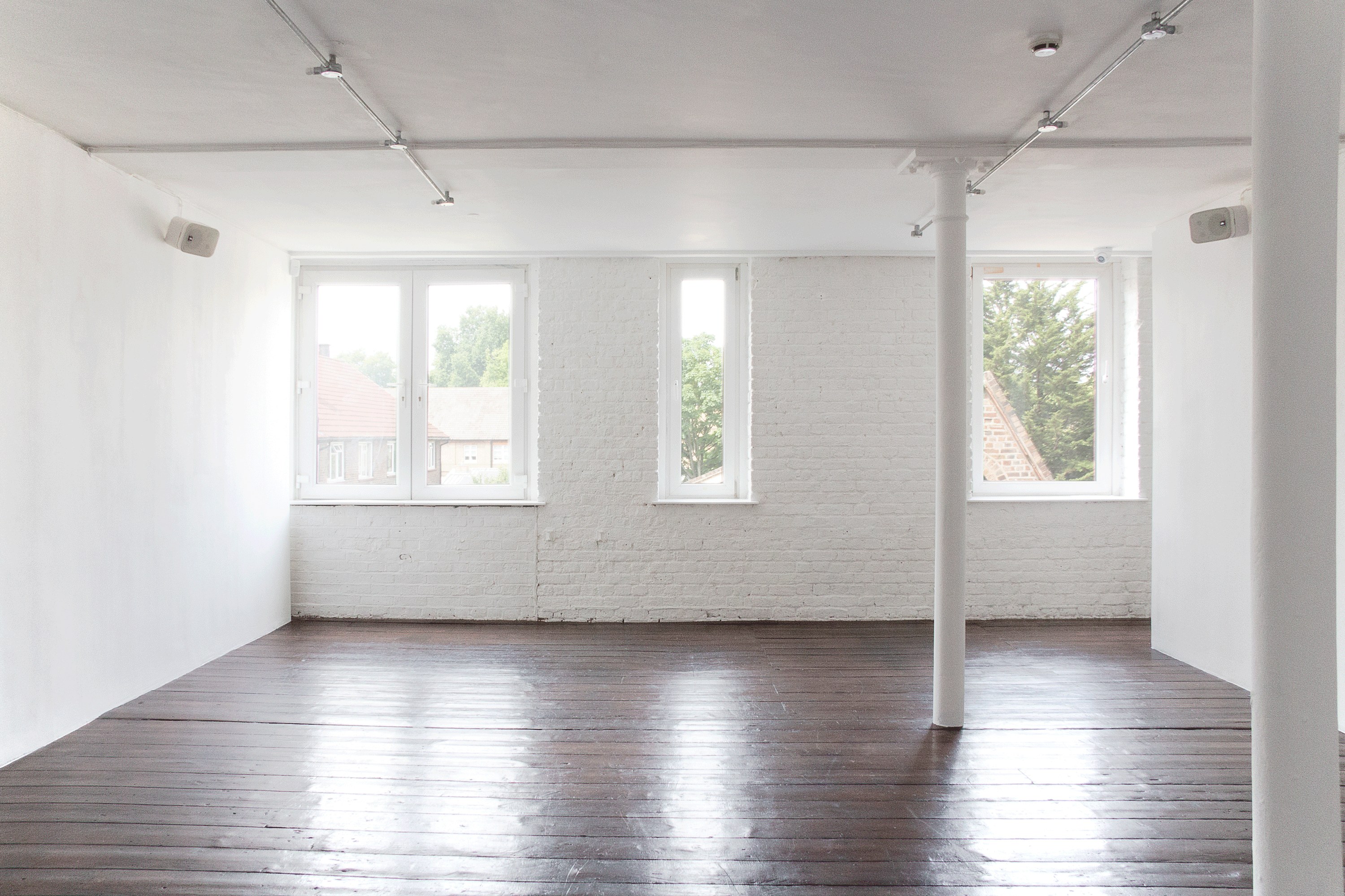 Kristin Oppenheim, She Had A Heavy Day at greengrassi & Corvi-Mora, London, photo 2