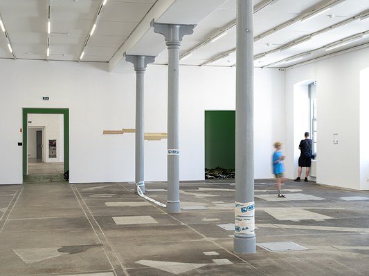 Image 10 of 73
