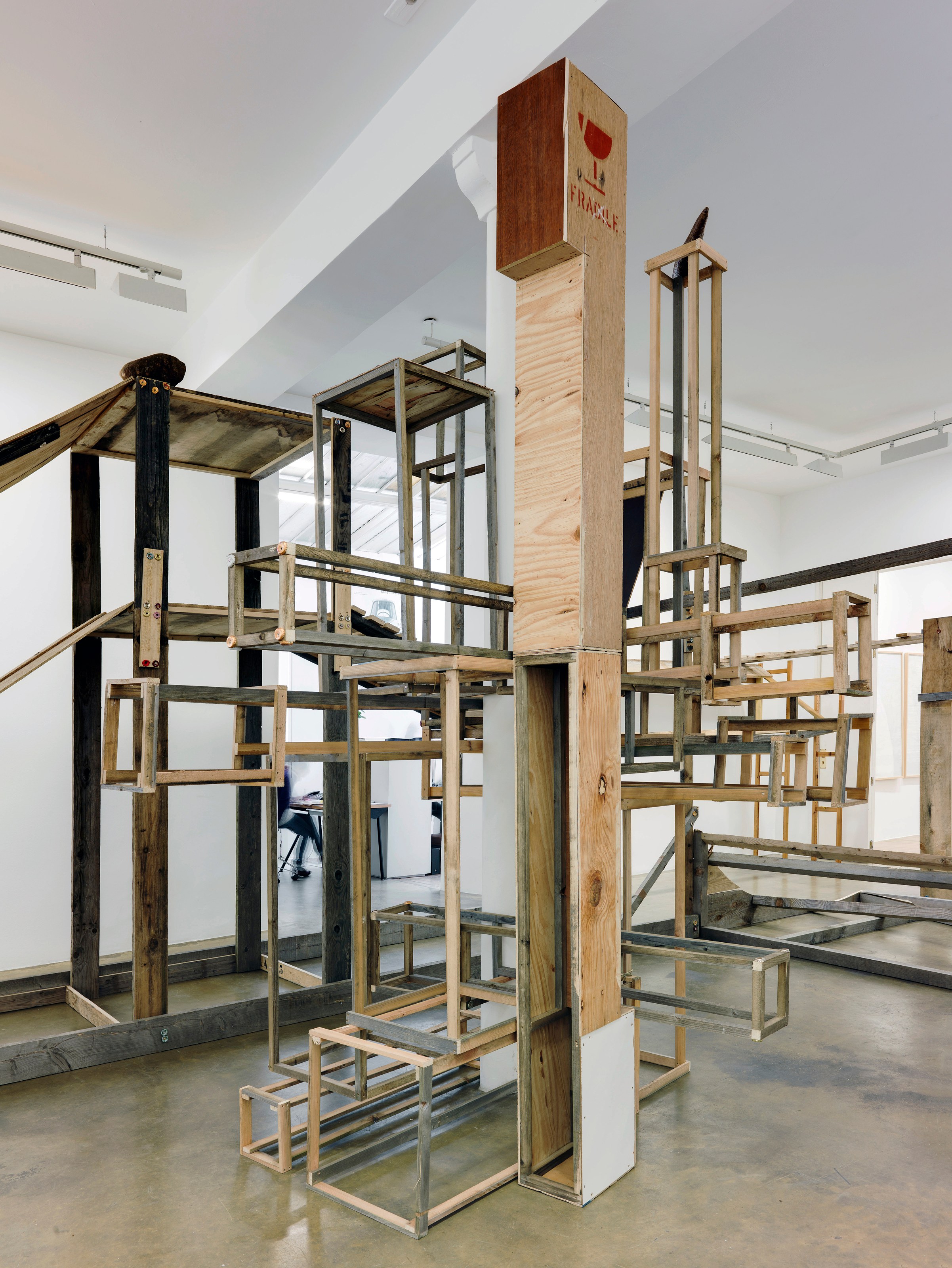 Abraham Cruzvillegas, Untitled at Galerie Chantal Crousel, photo 2