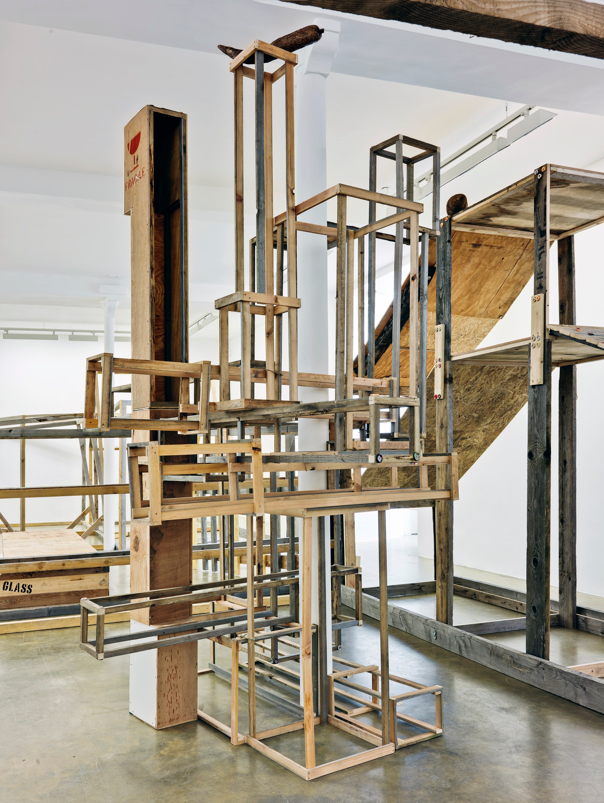Abraham Cruzvillegas, Untitled at Galerie Chantal Crousel, photo 3