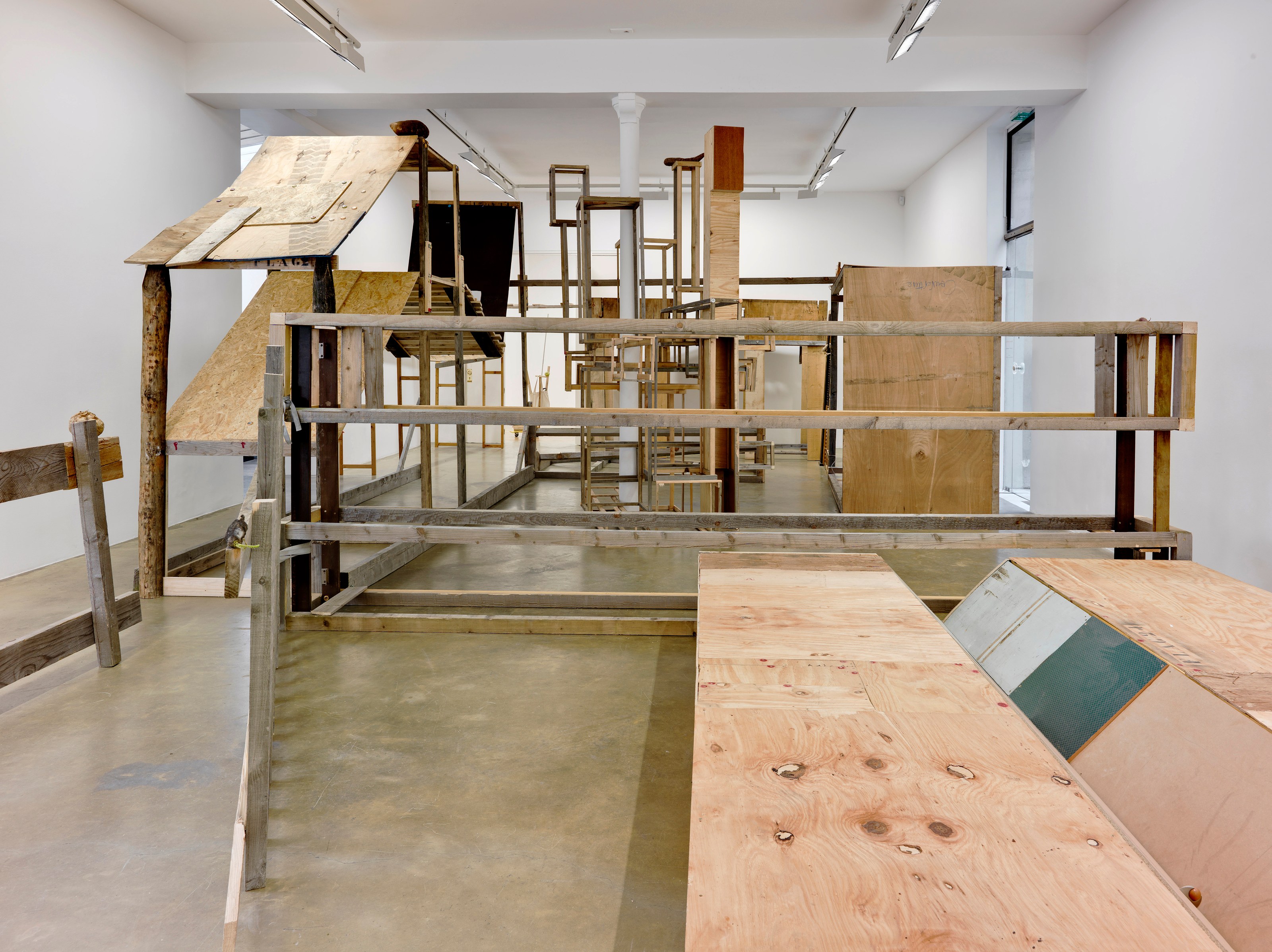 Abraham Cruzvillegas, Untitled at Galerie Chantal Crousel, photo 6