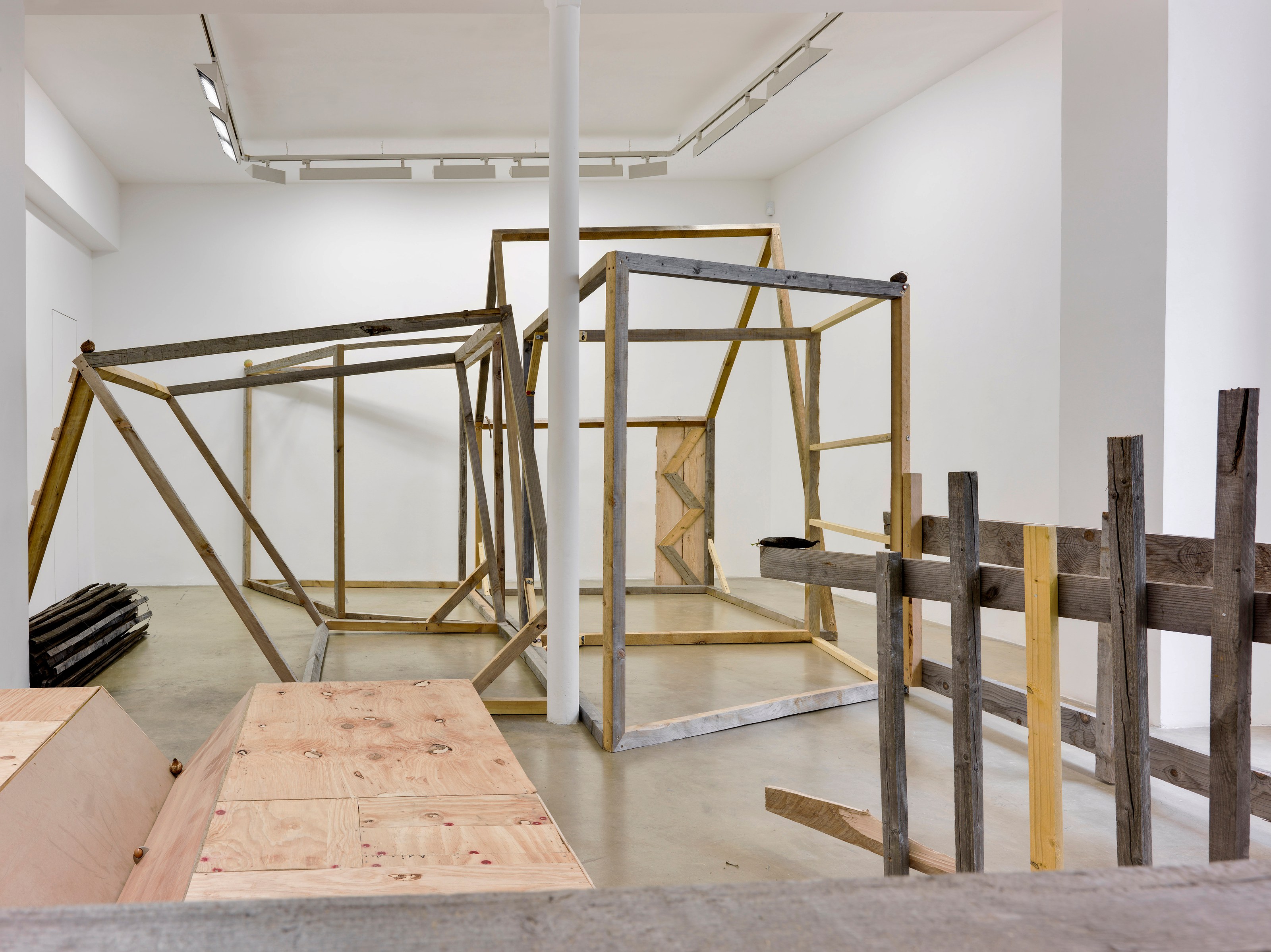 Abraham Cruzvillegas, Untitled at Galerie Chantal Crousel, photo 8