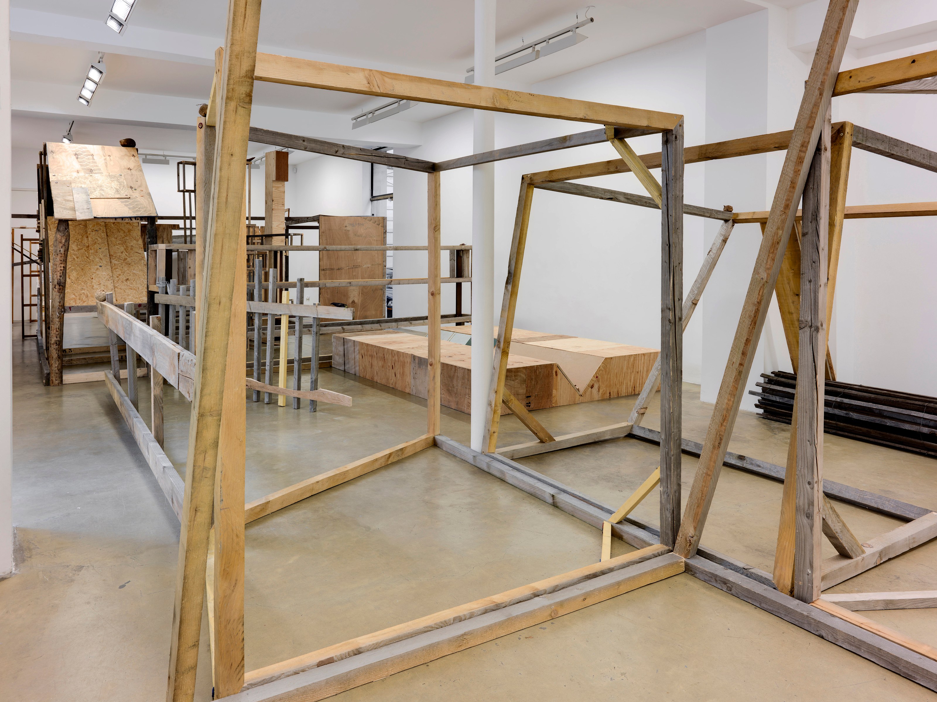 Abraham Cruzvillegas, Untitled at Galerie Chantal Crousel, photo 9
