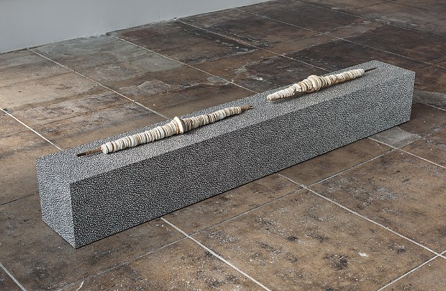 Cheyney Thompson, Memphis, Pedestals, Chronochromes, Subincision, Papua New Guinea, /Macaire/, Motif at Overduin and Kite, photo 15