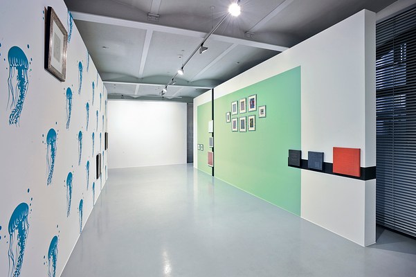 Image 2 of 6