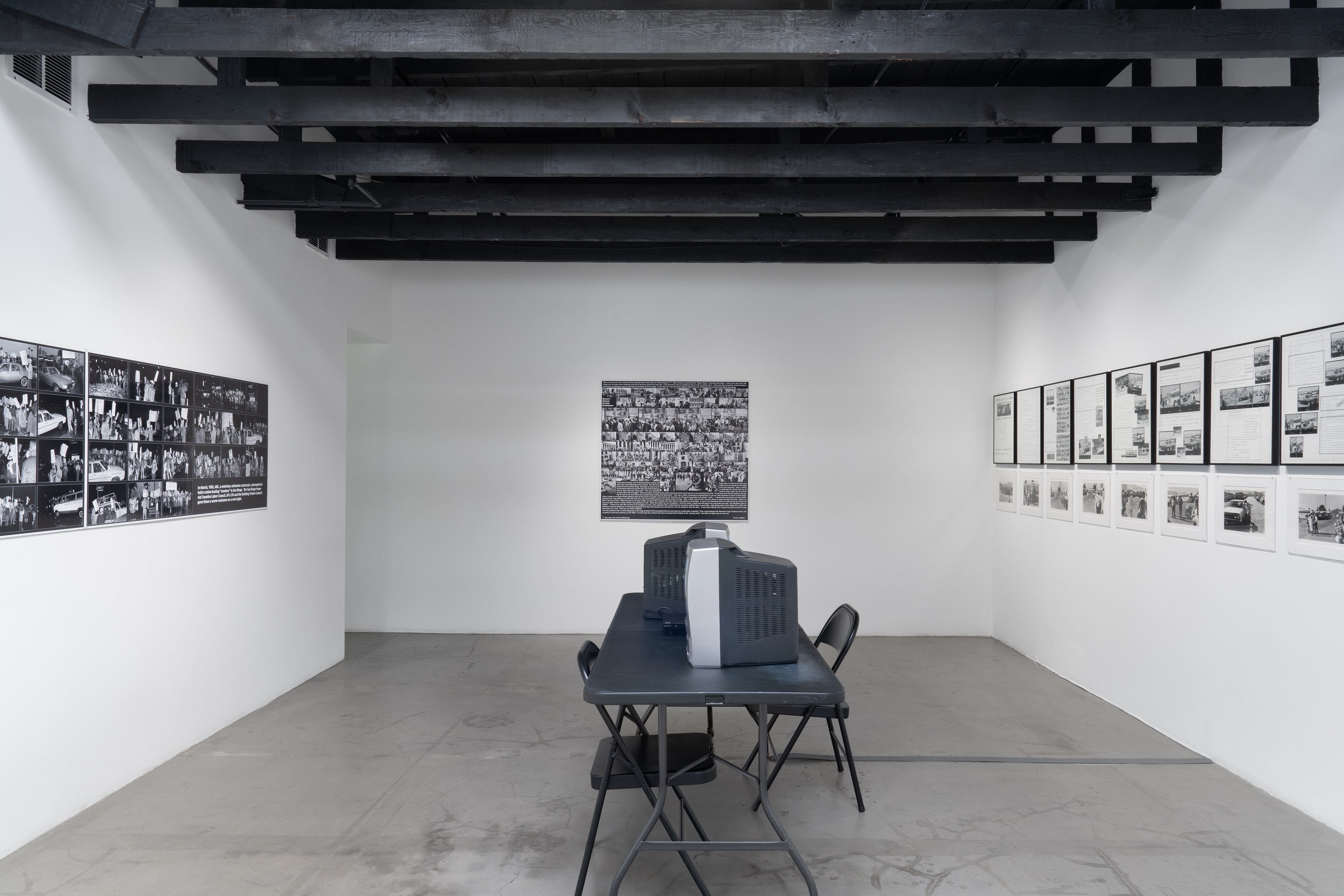 Fred Lonidier, Untitled at Michael Benevento Gallery, photo 6