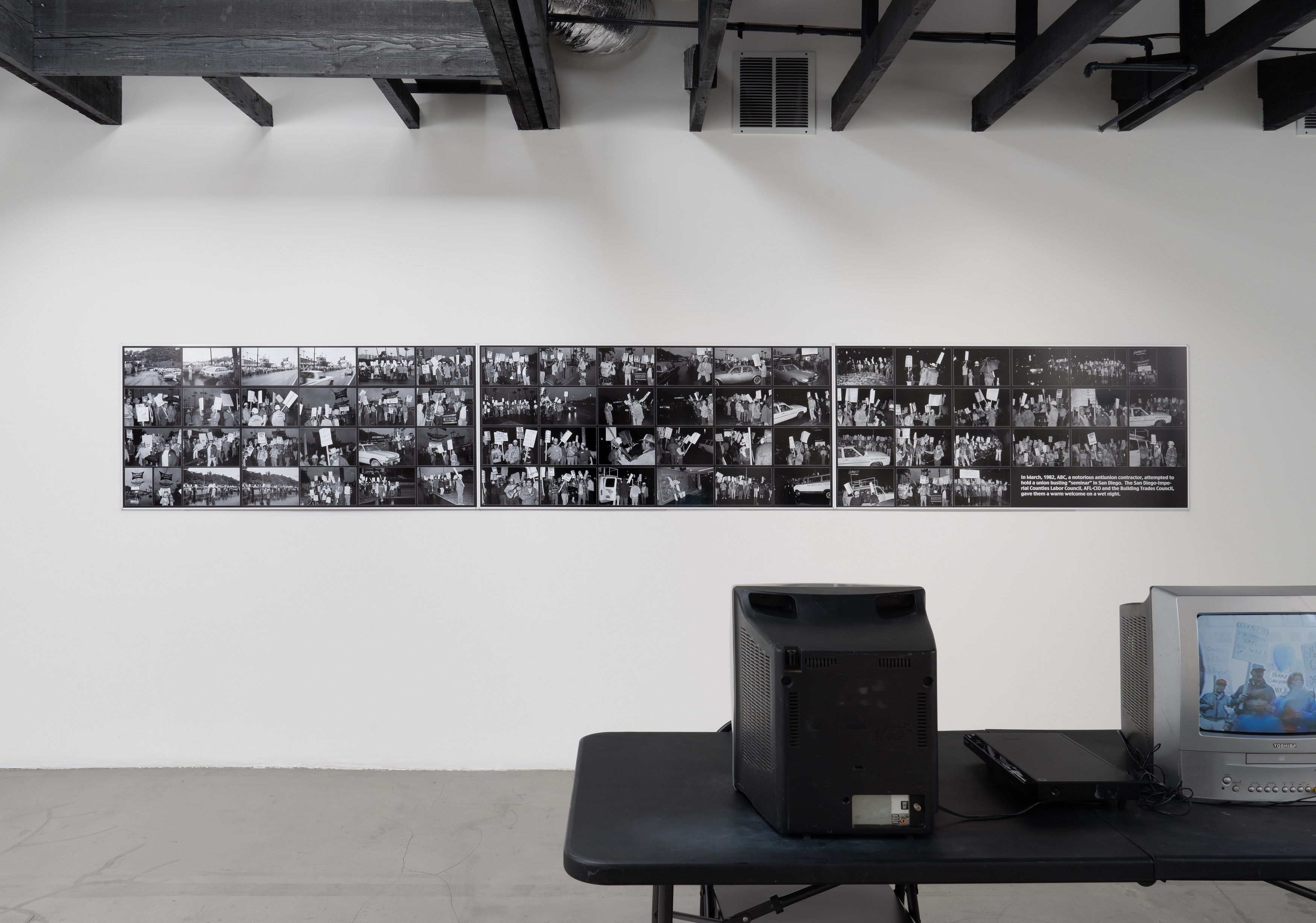 Fred Lonidier, Untitled at Michael Benevento Gallery, photo 8