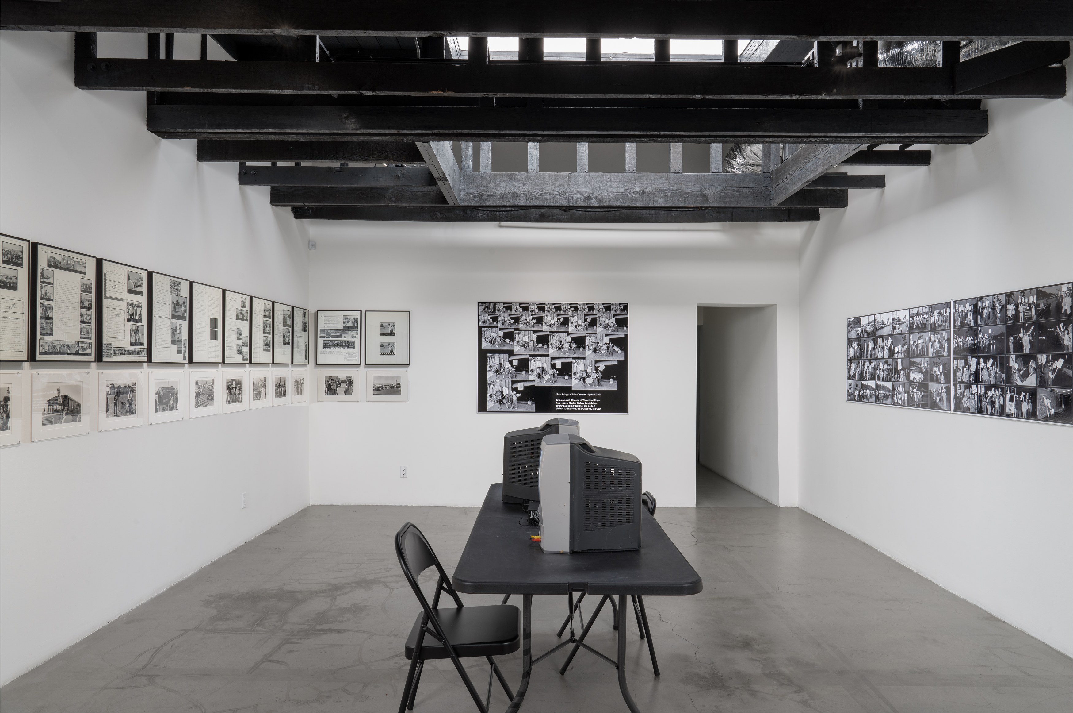 Fred Lonidier, Untitled at Michael Benevento Gallery, photo 12