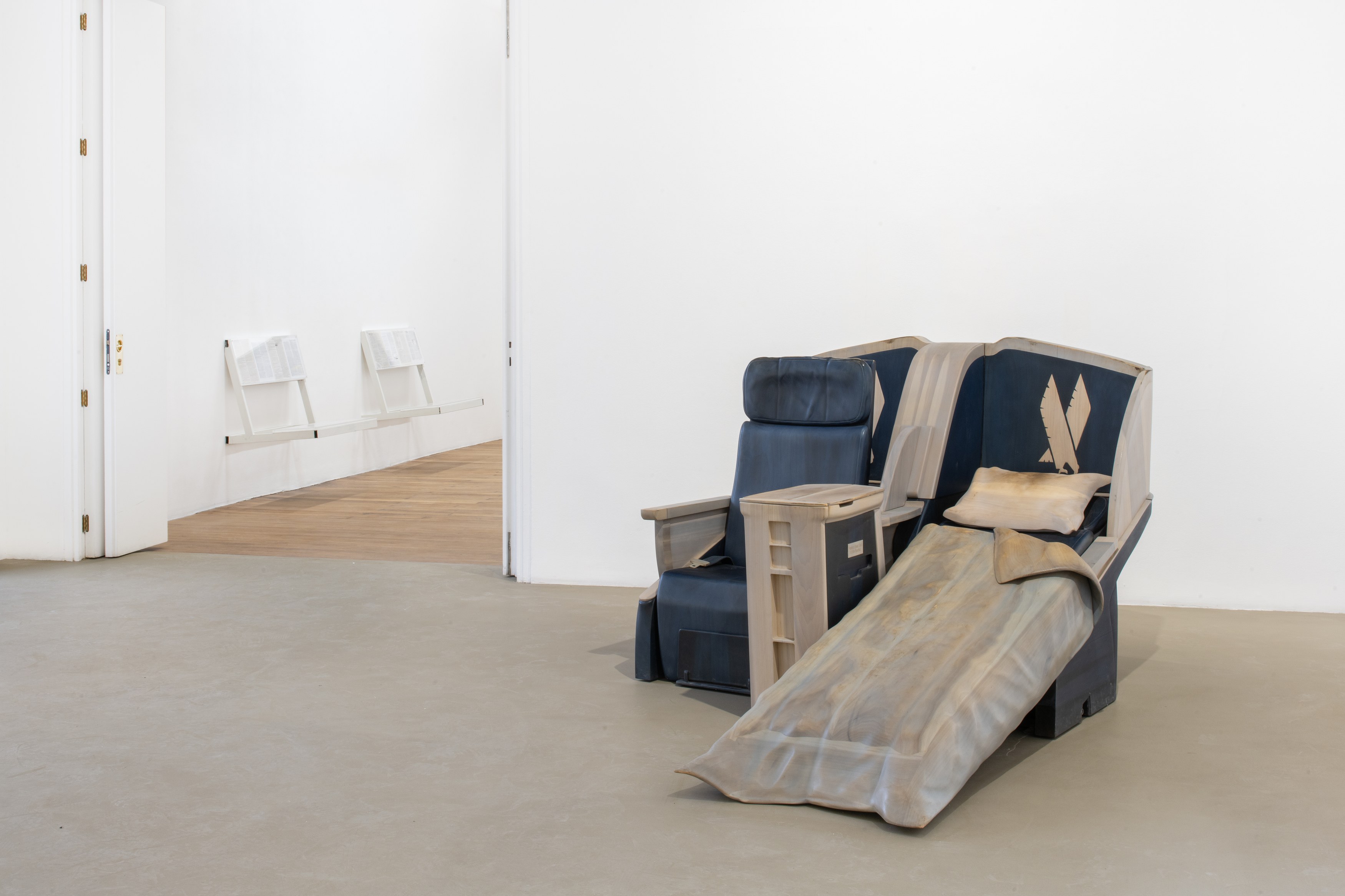Je suis la chaise, Je suis la chaise at Galerie Chantal Crousel, photo 4