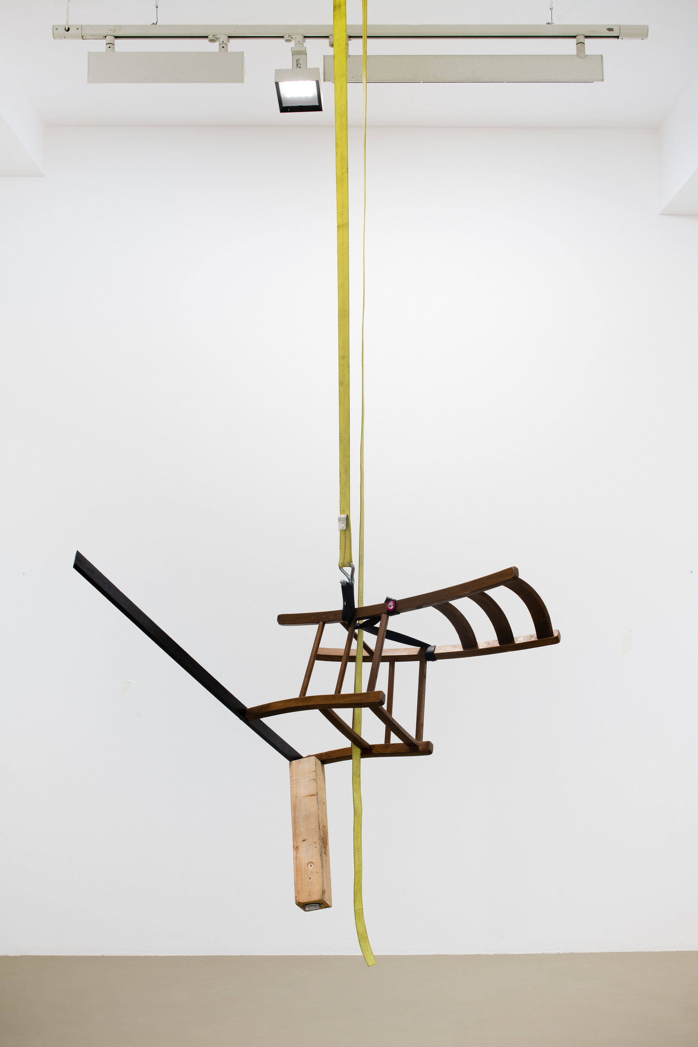 Je suis la chaise, Je suis la chaise at Galerie Chantal Crousel, photo 8