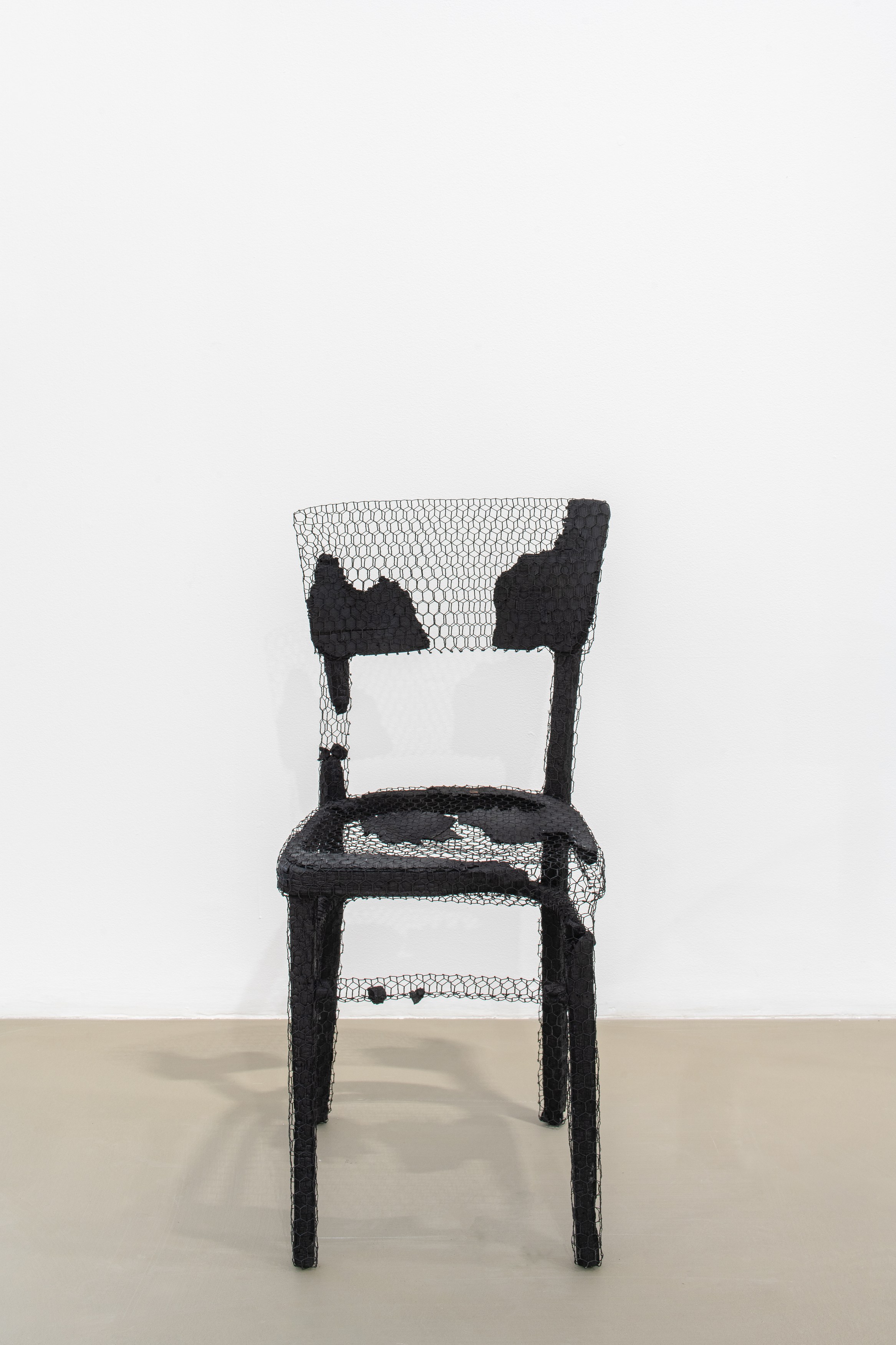 Je suis la chaise, Je suis la chaise at Galerie Chantal Crousel, photo 9