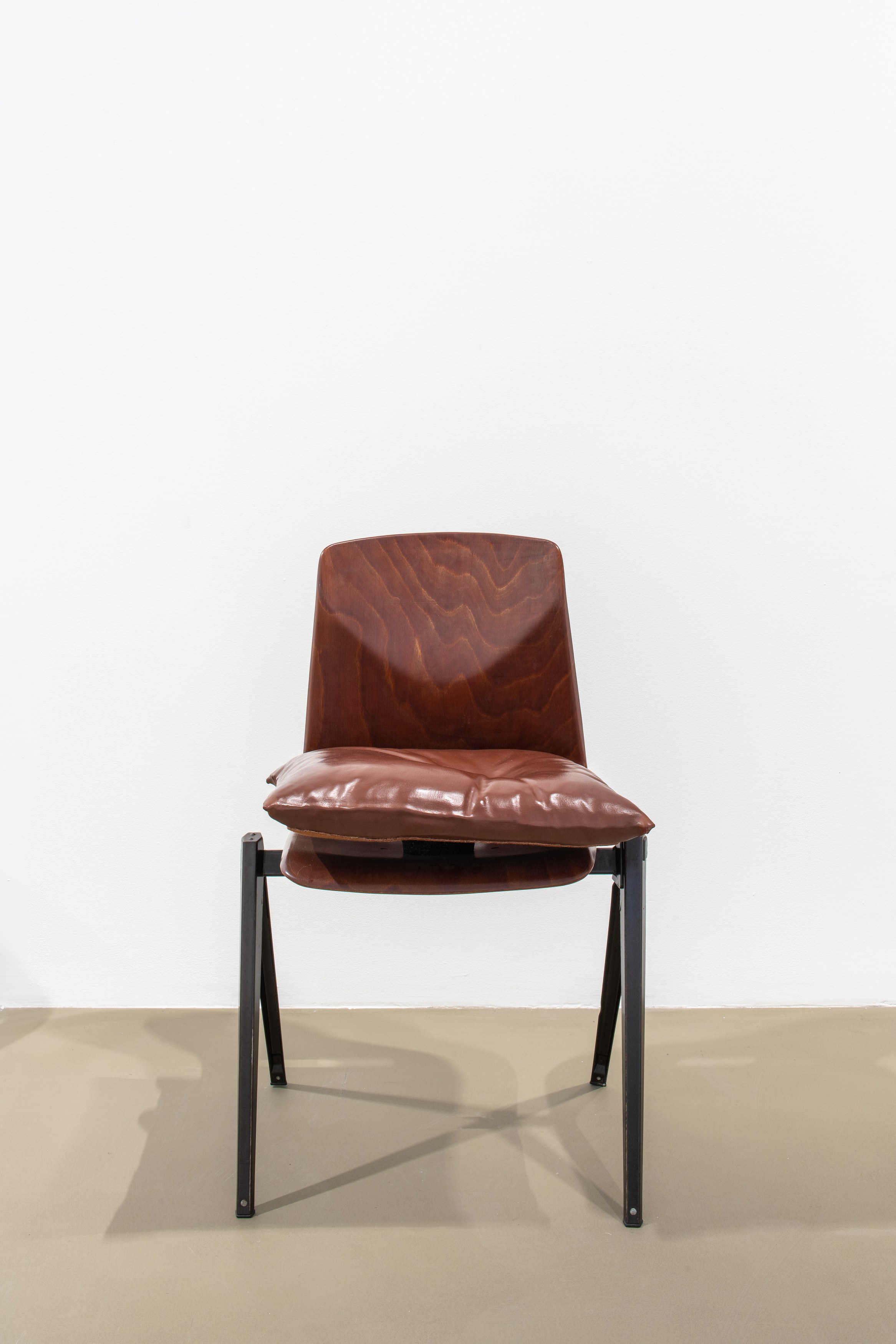 Je suis la chaise, Je suis la chaise at Galerie Chantal Crousel, photo 12