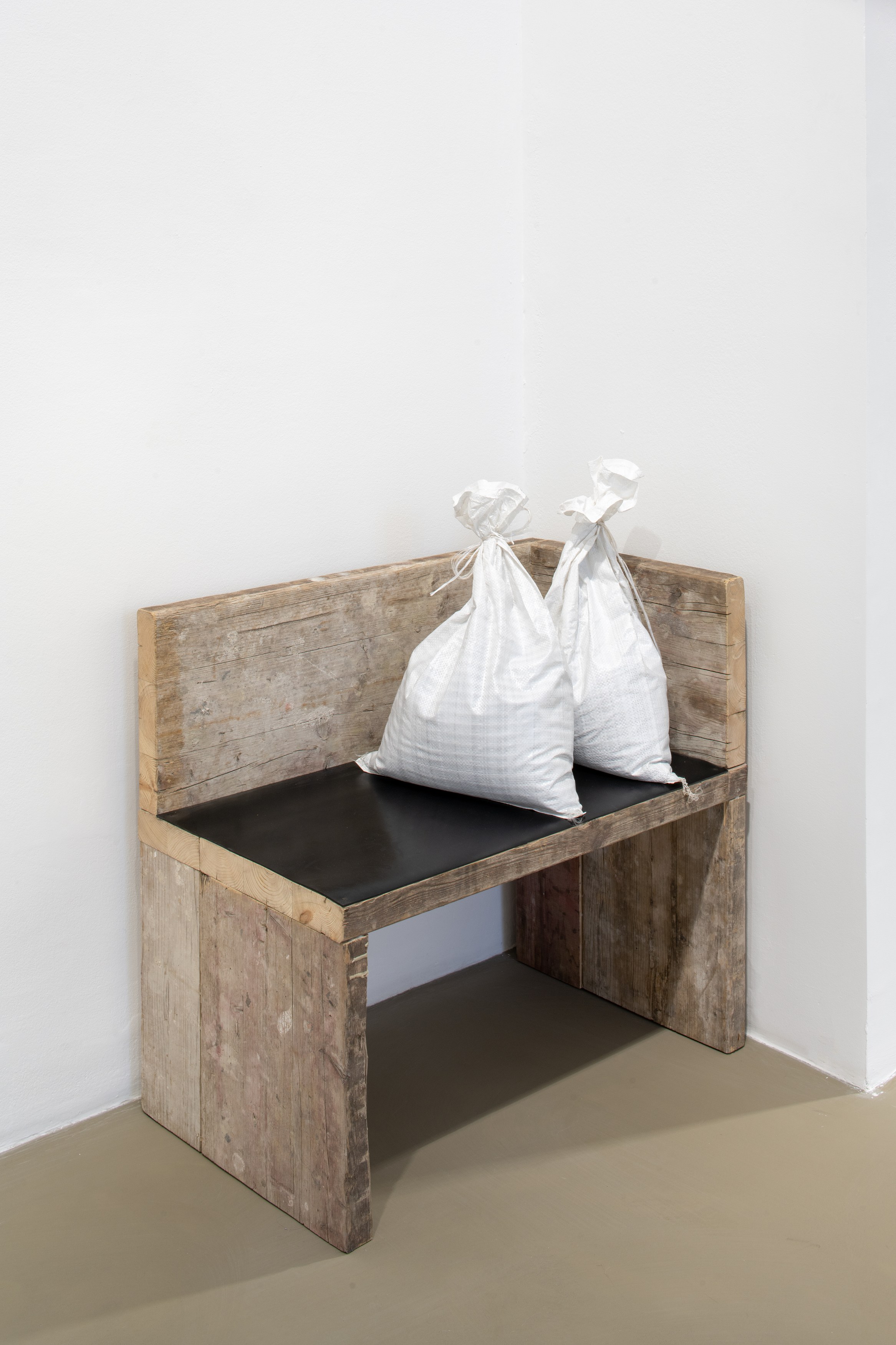 Je suis la chaise, Je suis la chaise at Galerie Chantal Crousel, photo 18