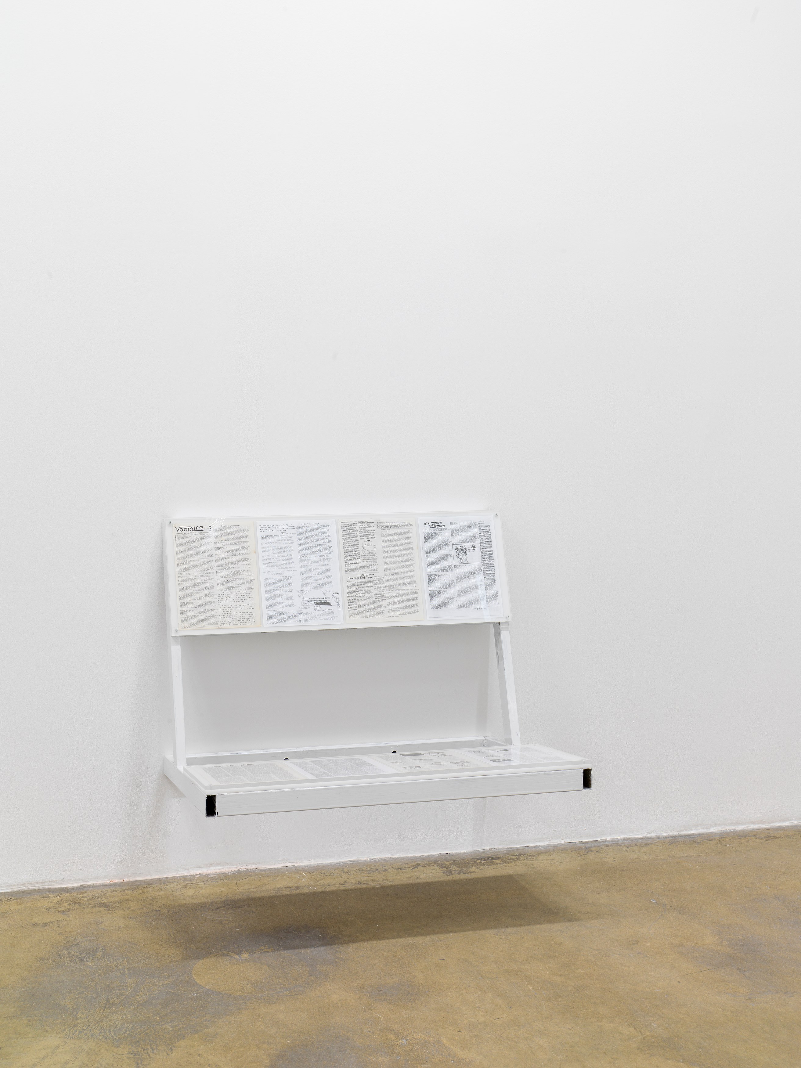 Je suis la chaise, Je suis la chaise at Galerie Chantal Crousel, photo 19