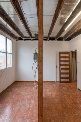 Image 3 of 6