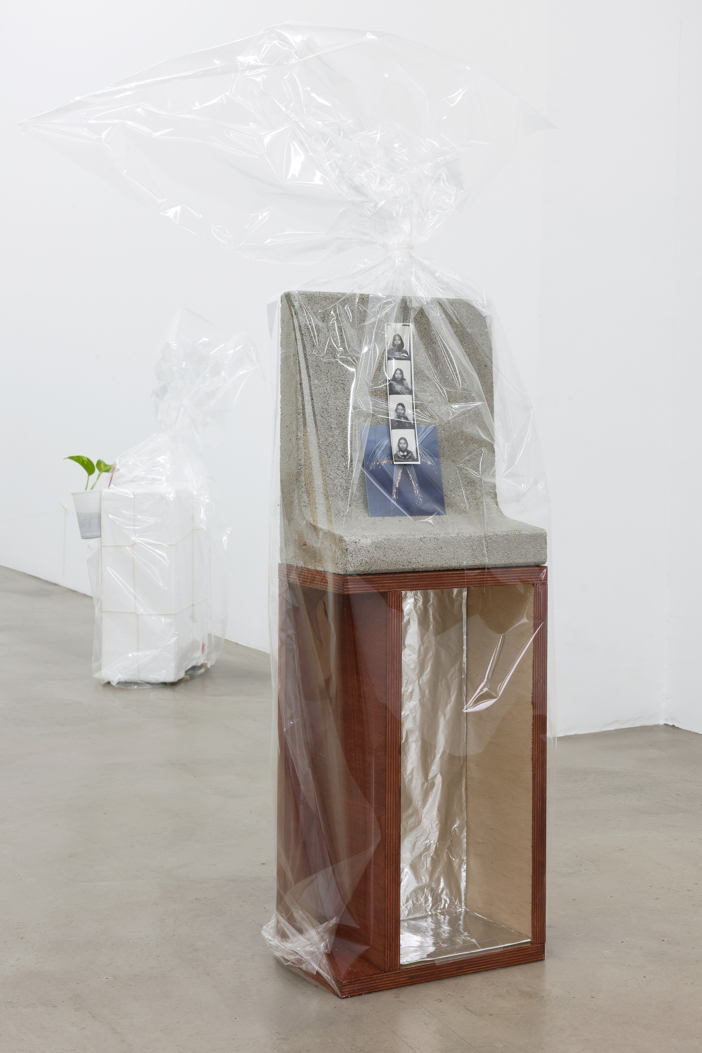 Phung-Tien Phan, is blue at Édouard Montassut, photo 3