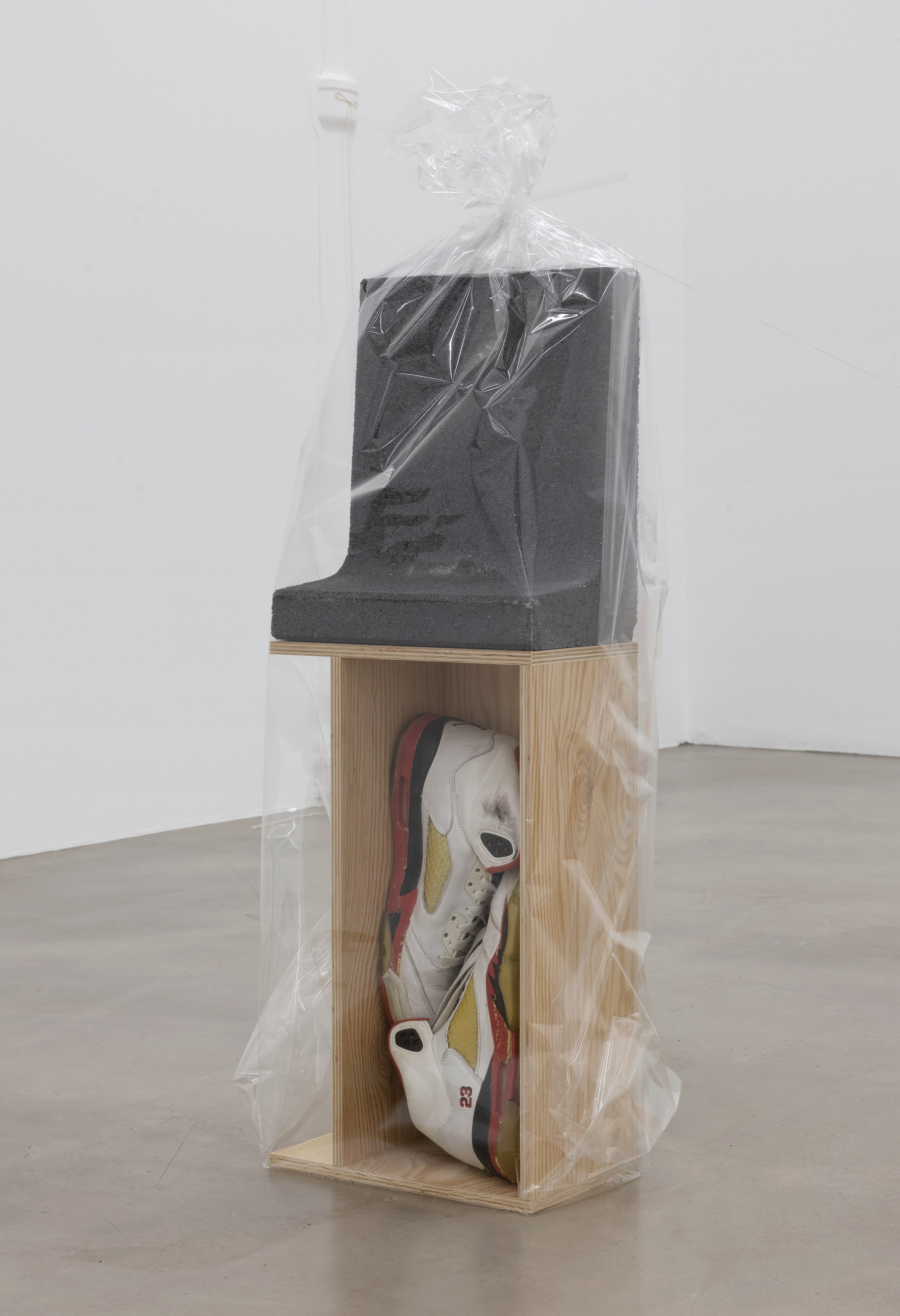Phung-Tien Phan, is blue at Édouard Montassut, photo 14